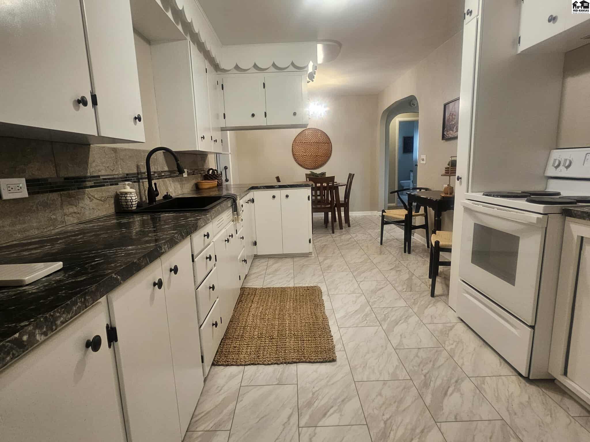 1102 N Barnes Lake Road Hutchinson KS 67501