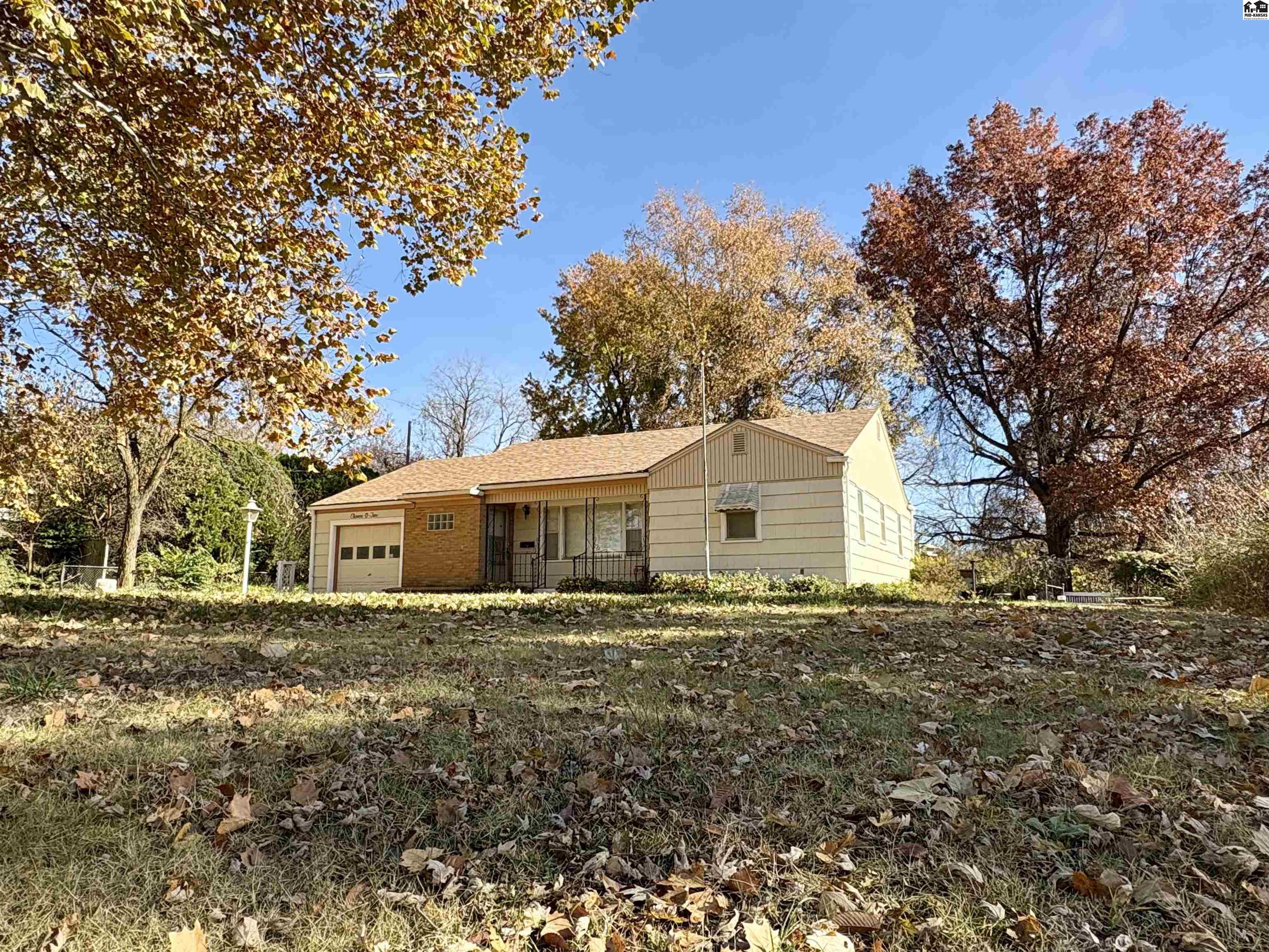 1102 N Barnes Lake Road Hutchinson KS 67501