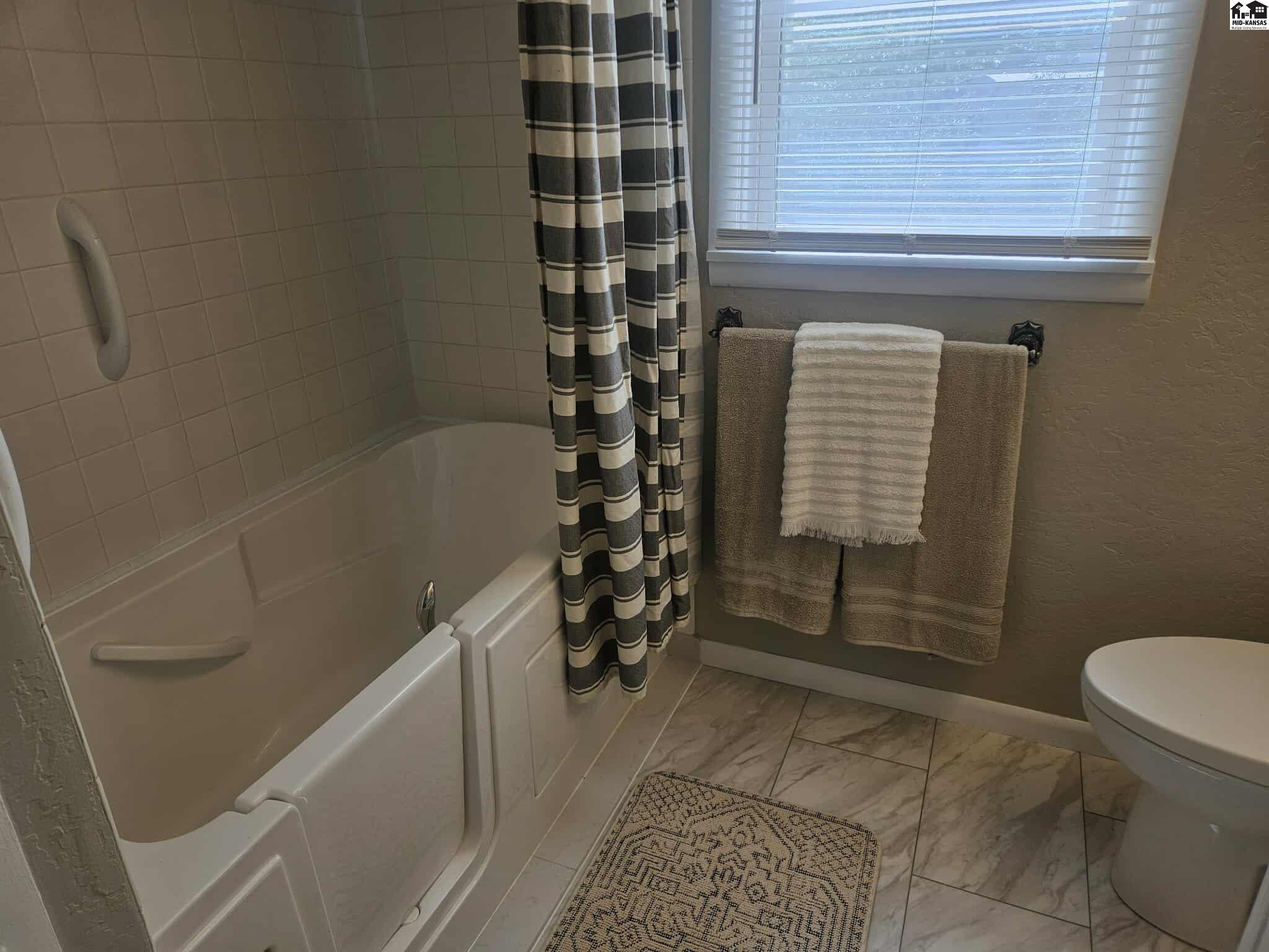 1102 N Barnes Lake Road Hutchinson KS 67501