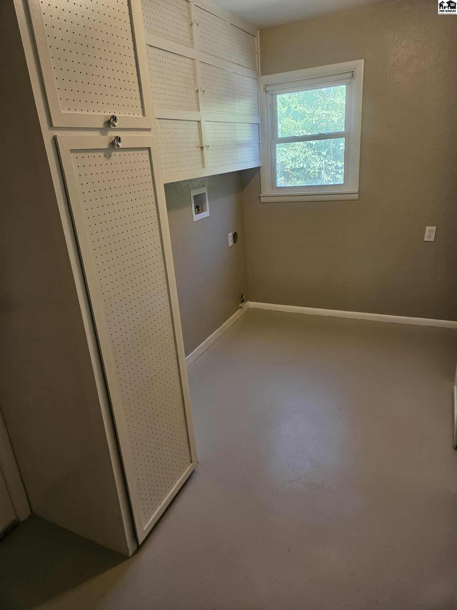 1102 N Barnes Lake Road Hutchinson KS 67501