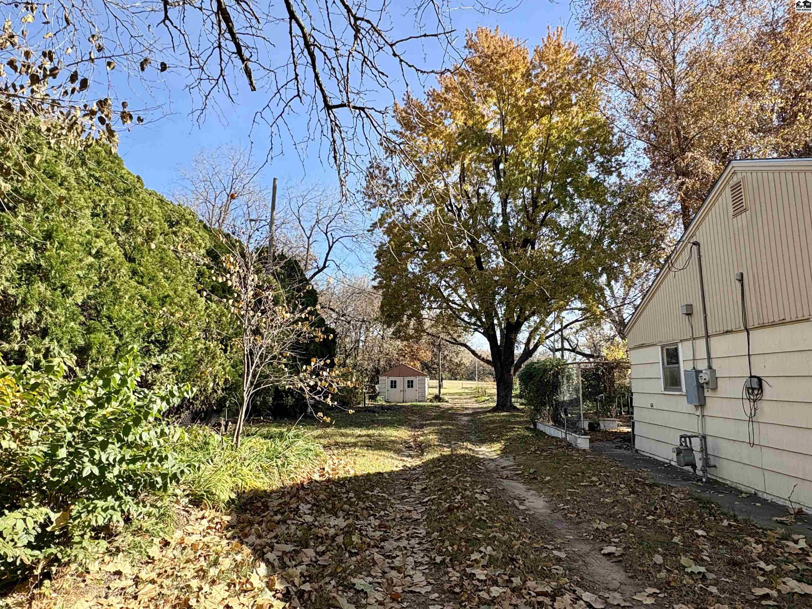 1102 N Barnes Lake Road Hutchinson KS 67501