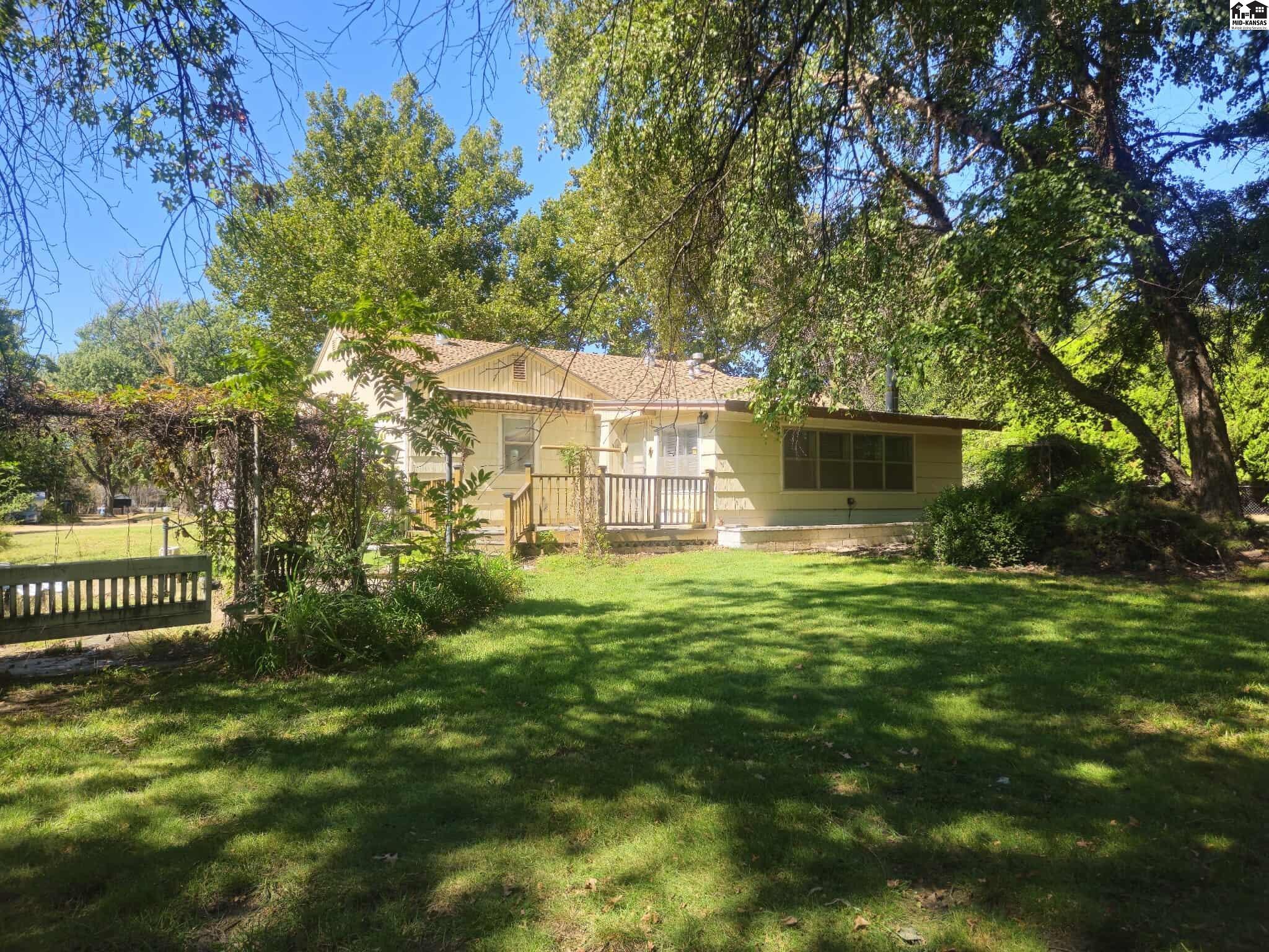 1102 N Barnes Lake Road Hutchinson KS 67501