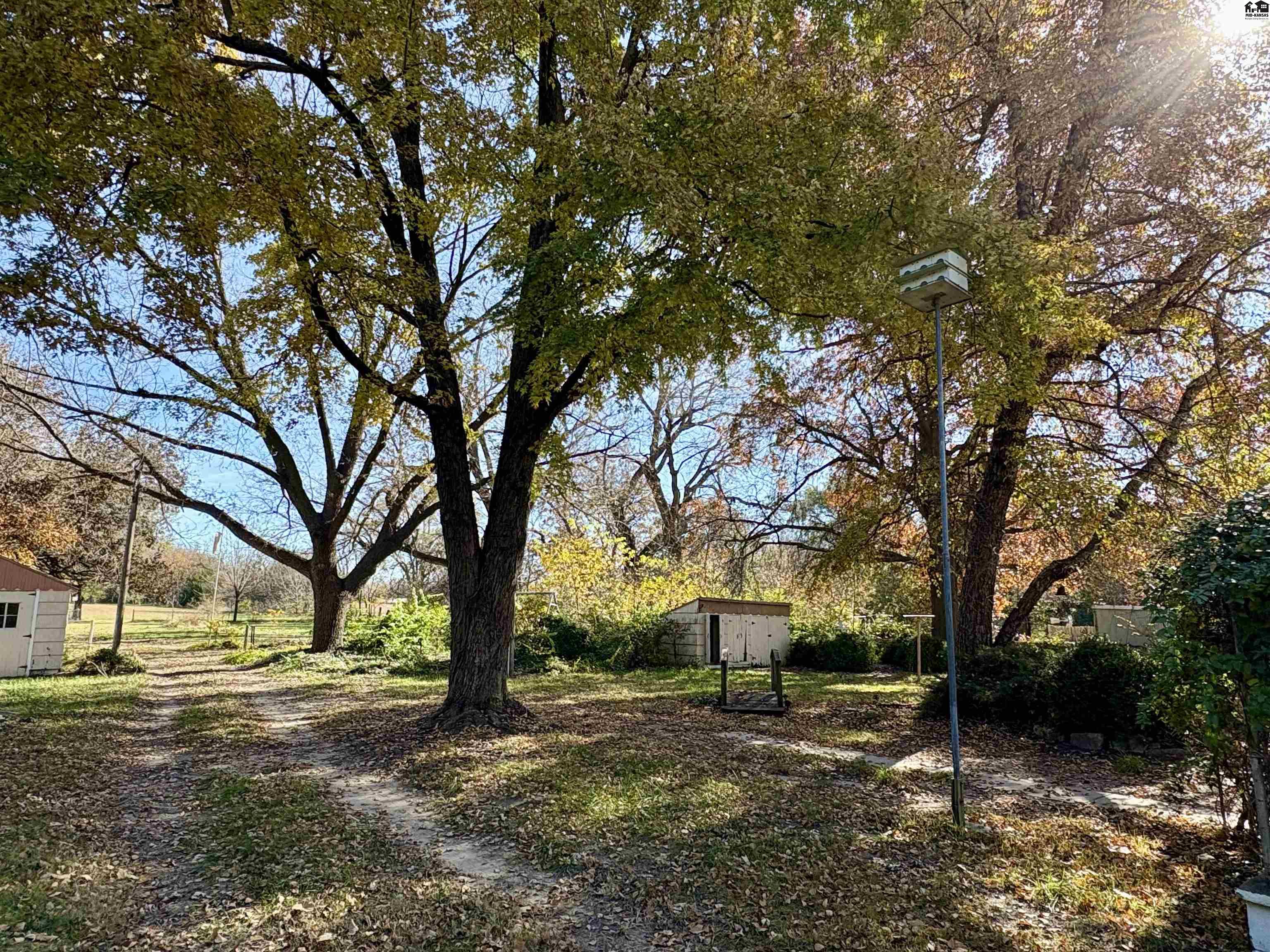 1102 N Barnes Lake Road Hutchinson KS 67501