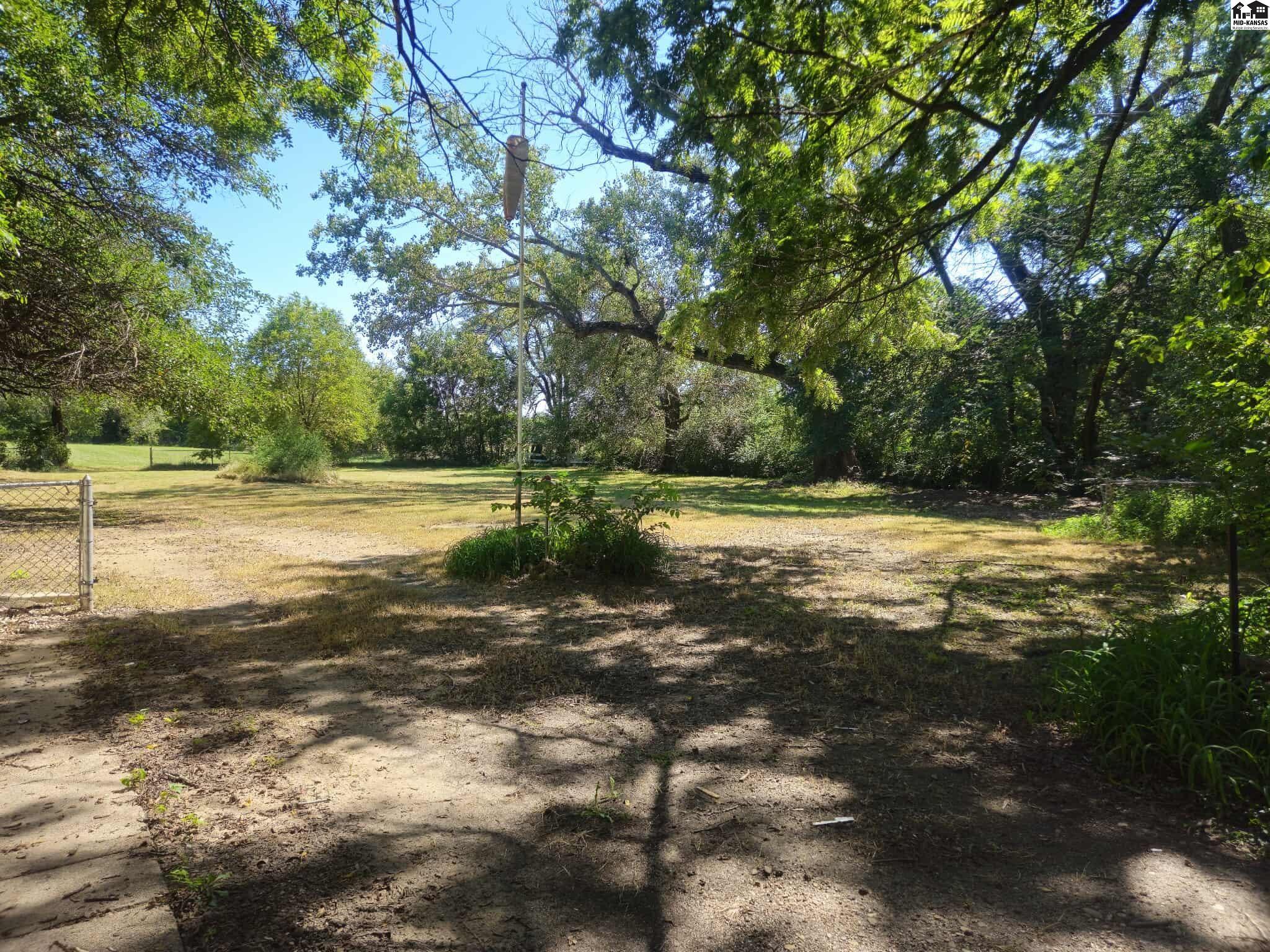 1102 N Barnes Lake Road Hutchinson KS 67501