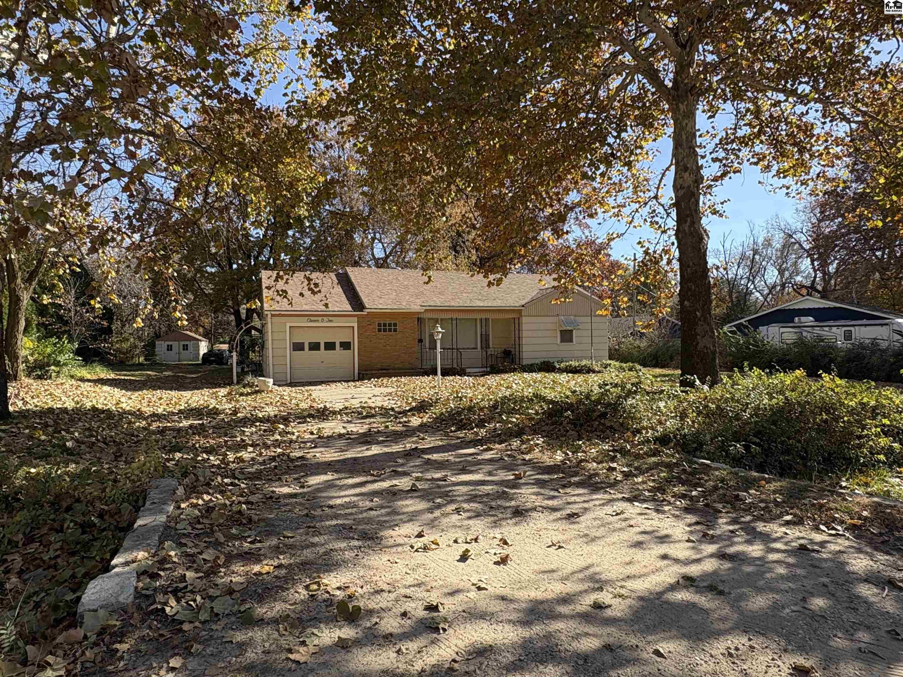 1102 N Barnes Lake Road Hutchinson KS 67501