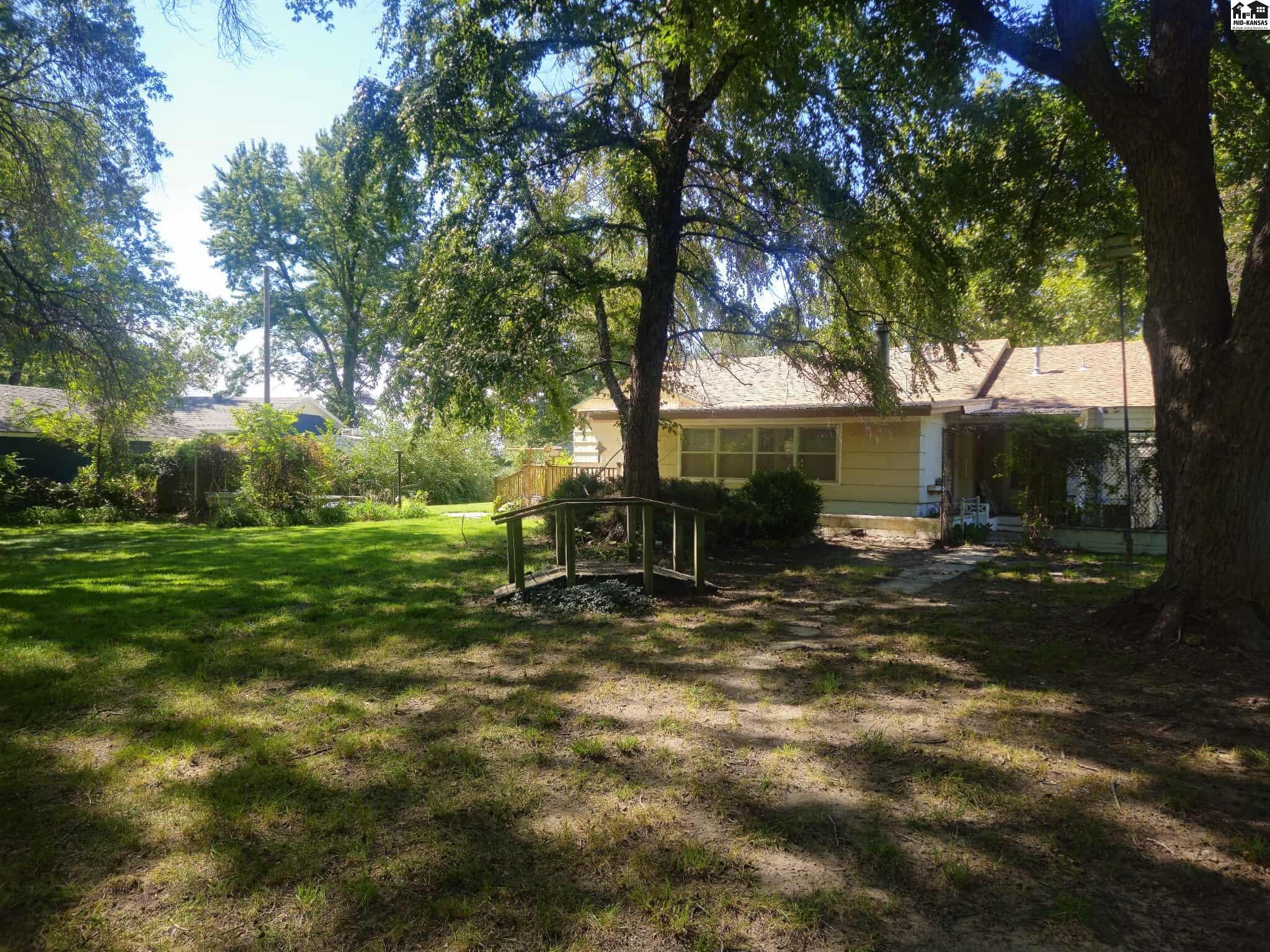 1102 N Barnes Lake Road Hutchinson KS 67501