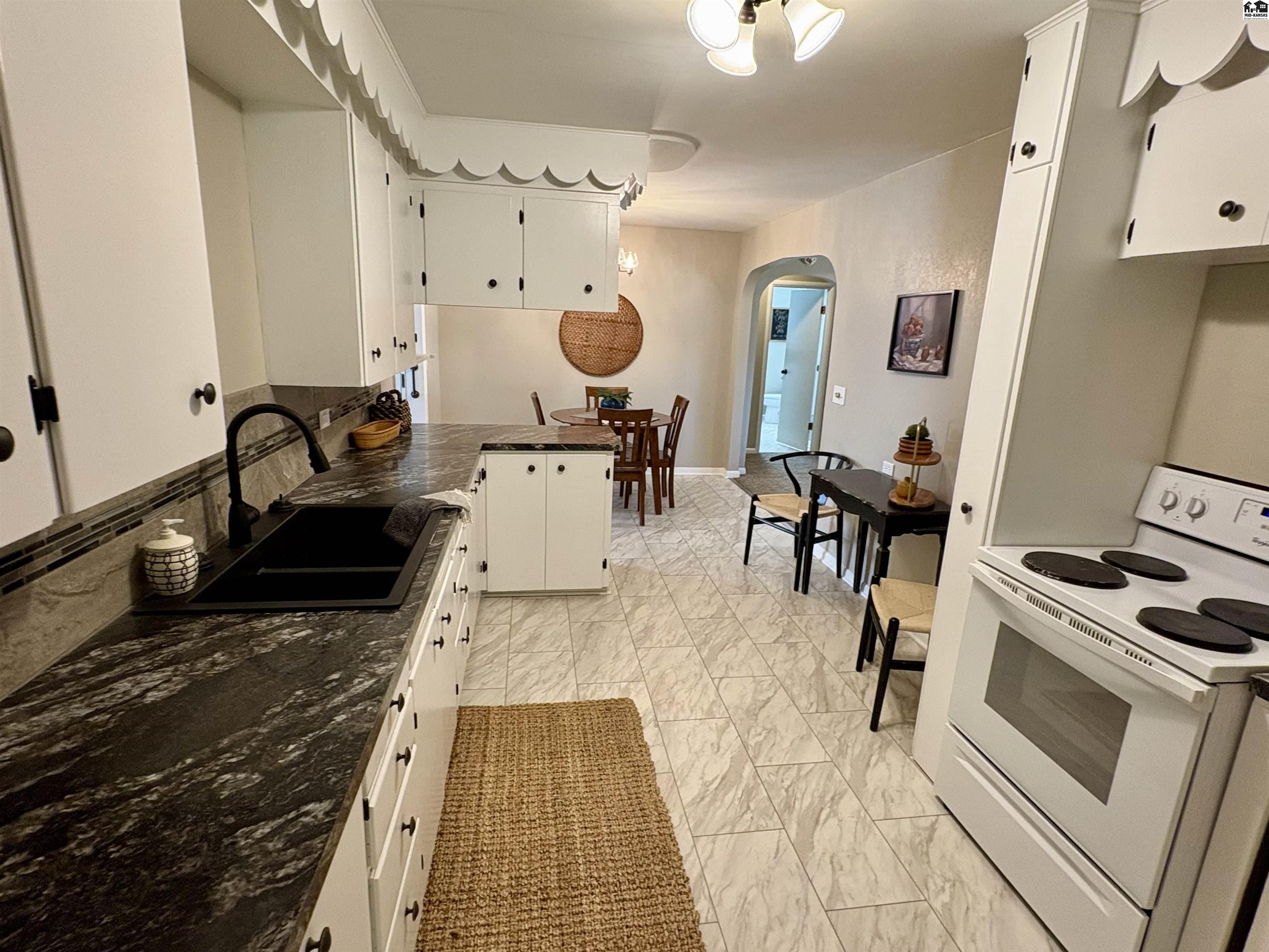 1102 N Barnes Lake Road Hutchinson KS 67501