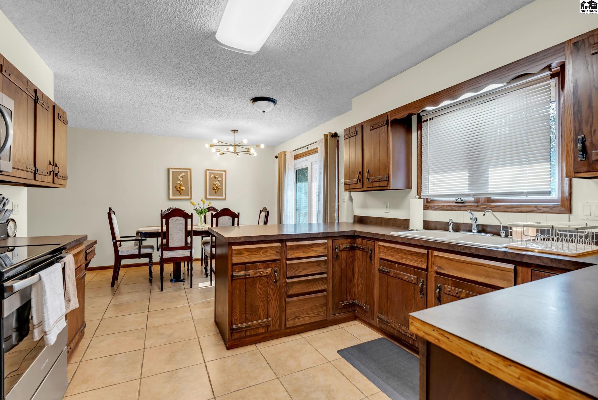 901 E 27th A Hutchinson KS 67502