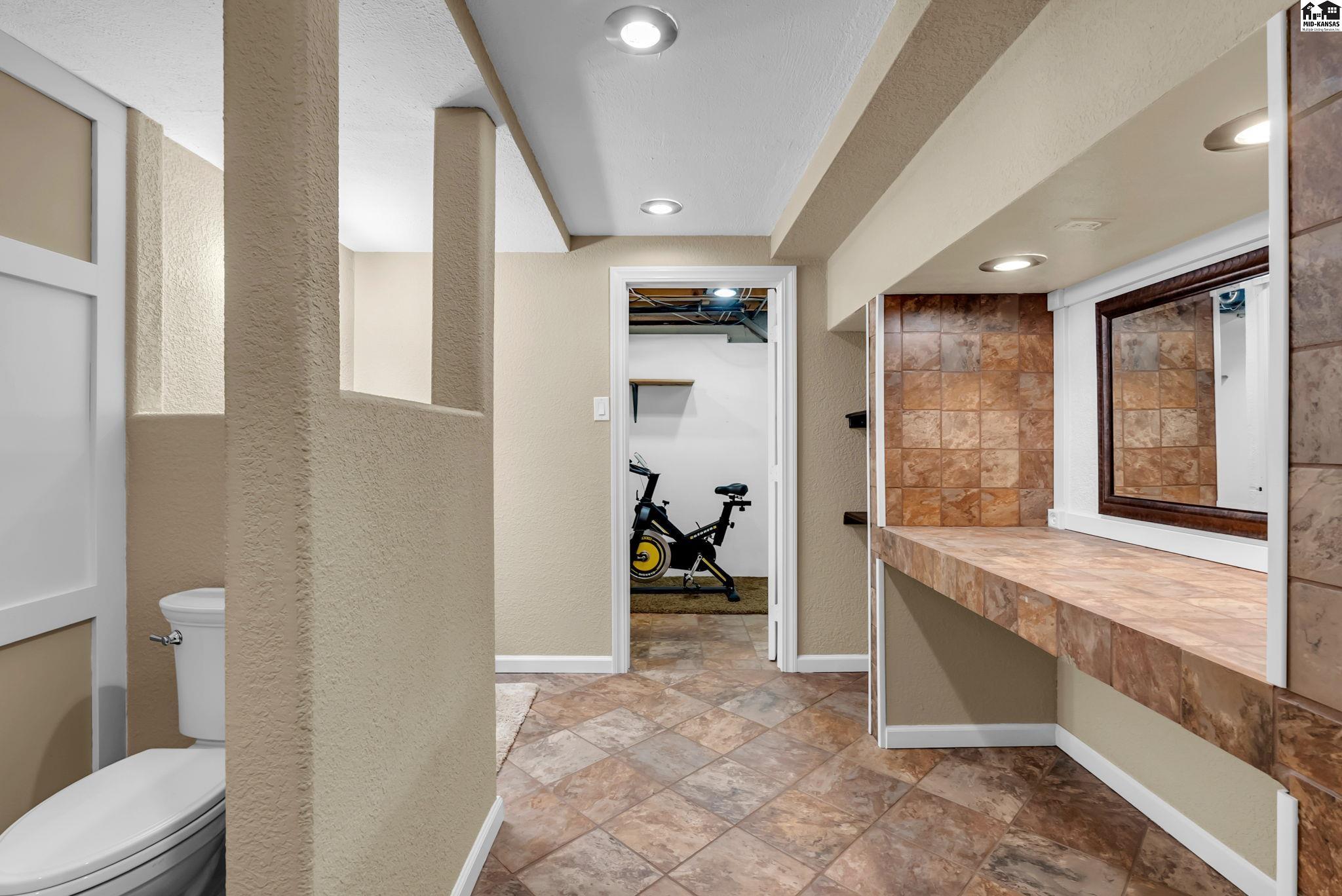 901 E 27th A Hutchinson KS 67502