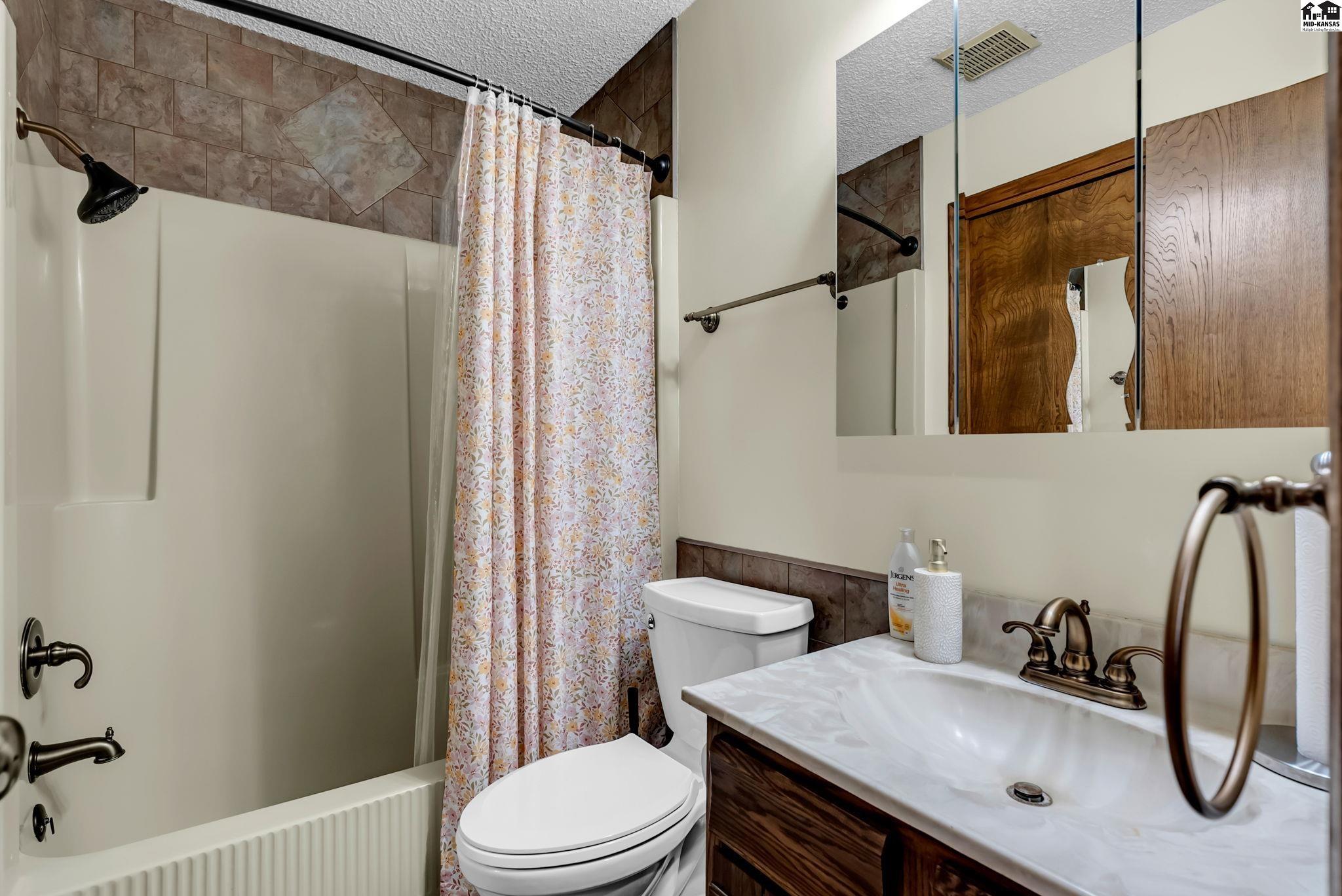 901 E 27th A Hutchinson KS 67502