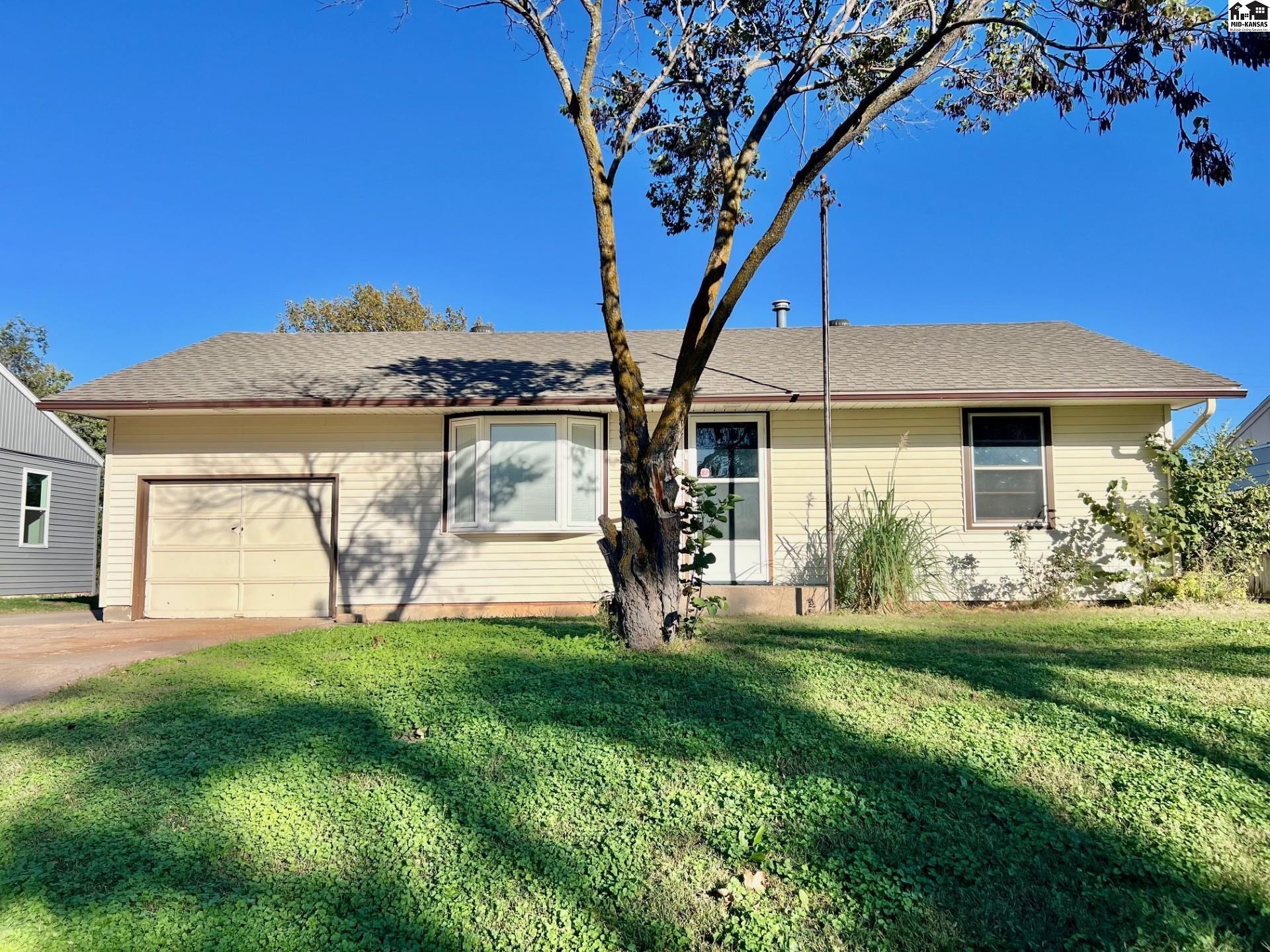 28 Sunset Drive Hutchinson KS 67502