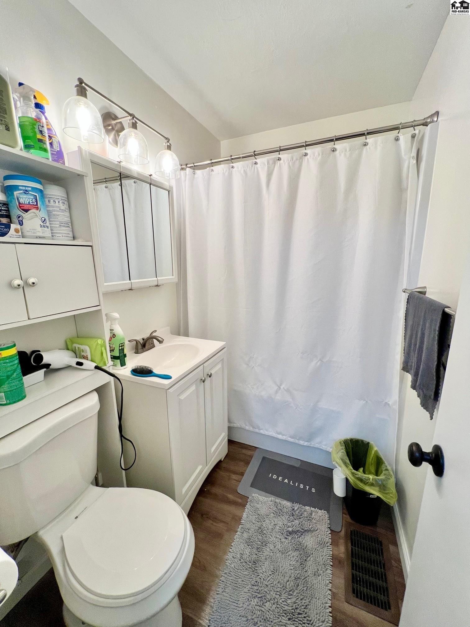 28 Sunset Drive Hutchinson KS 67502