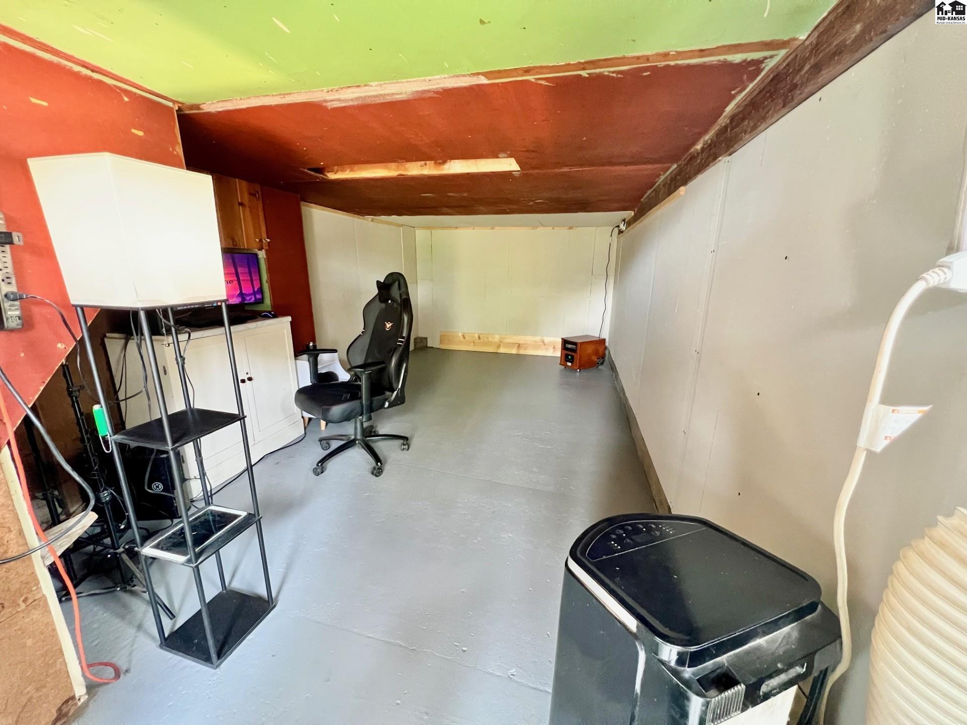 28 Sunset Drive Hutchinson KS 67502