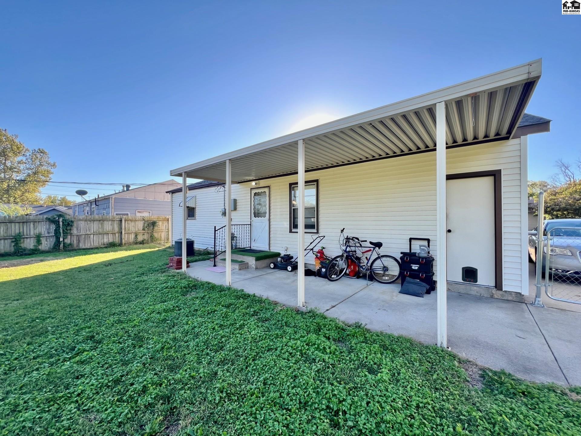 28 Sunset Drive Hutchinson KS 67502