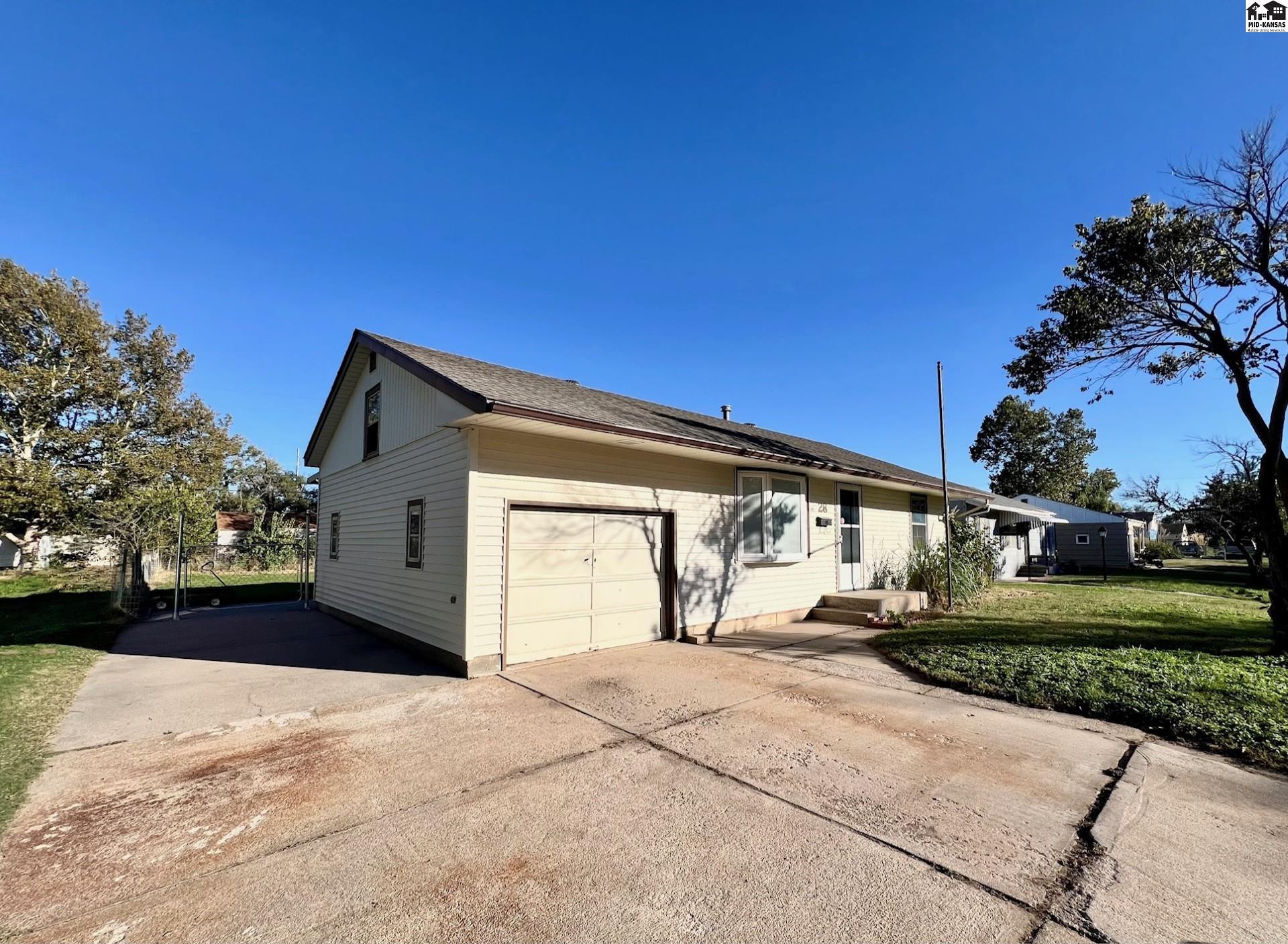 28 Sunset Drive Hutchinson KS 67502