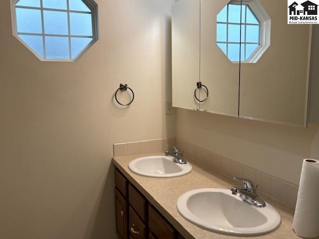 341 Kisiwa Village Road Hutchinson KS 67502