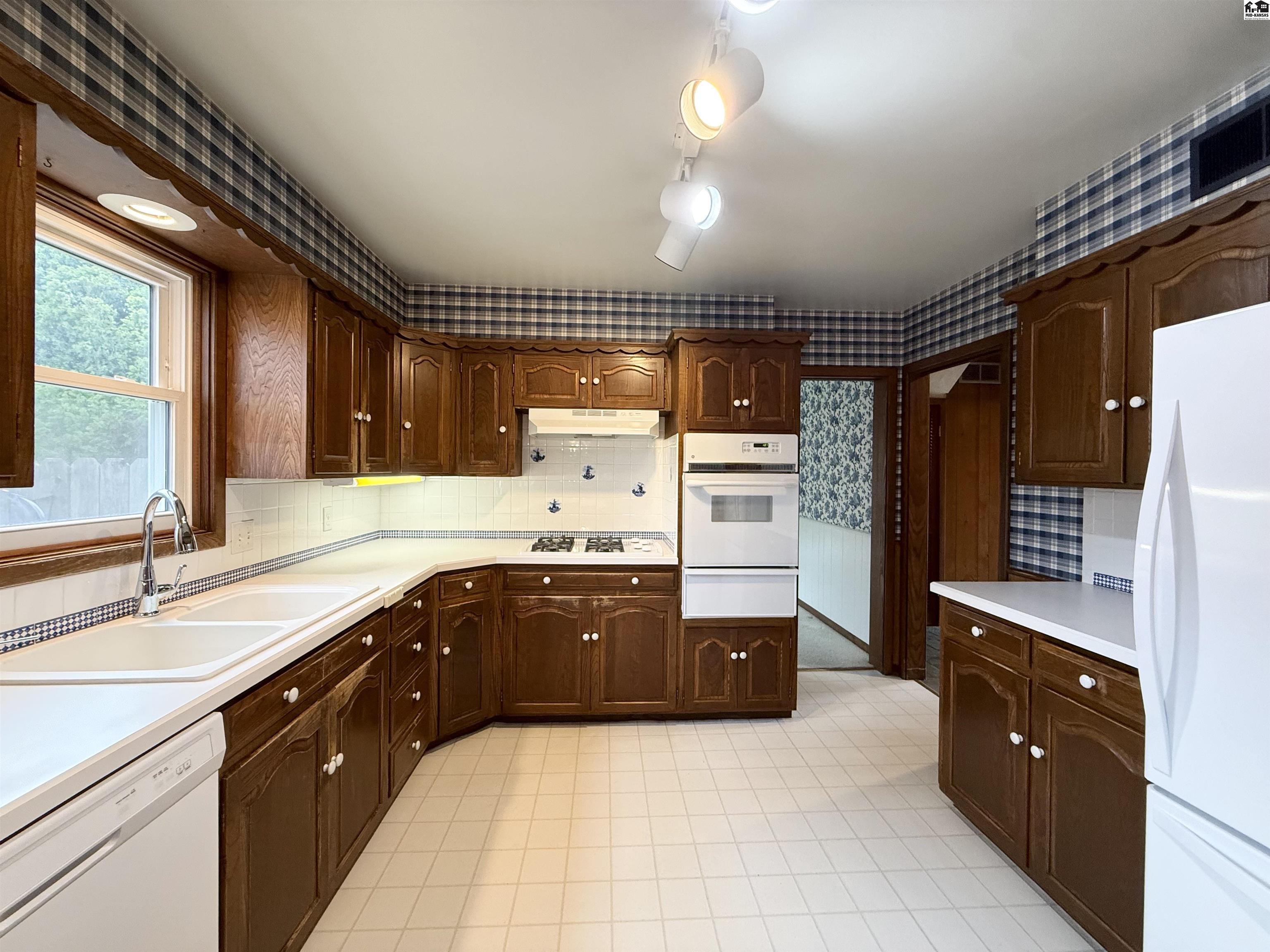 40 Tomahawk Road Hutchinson KS 67502