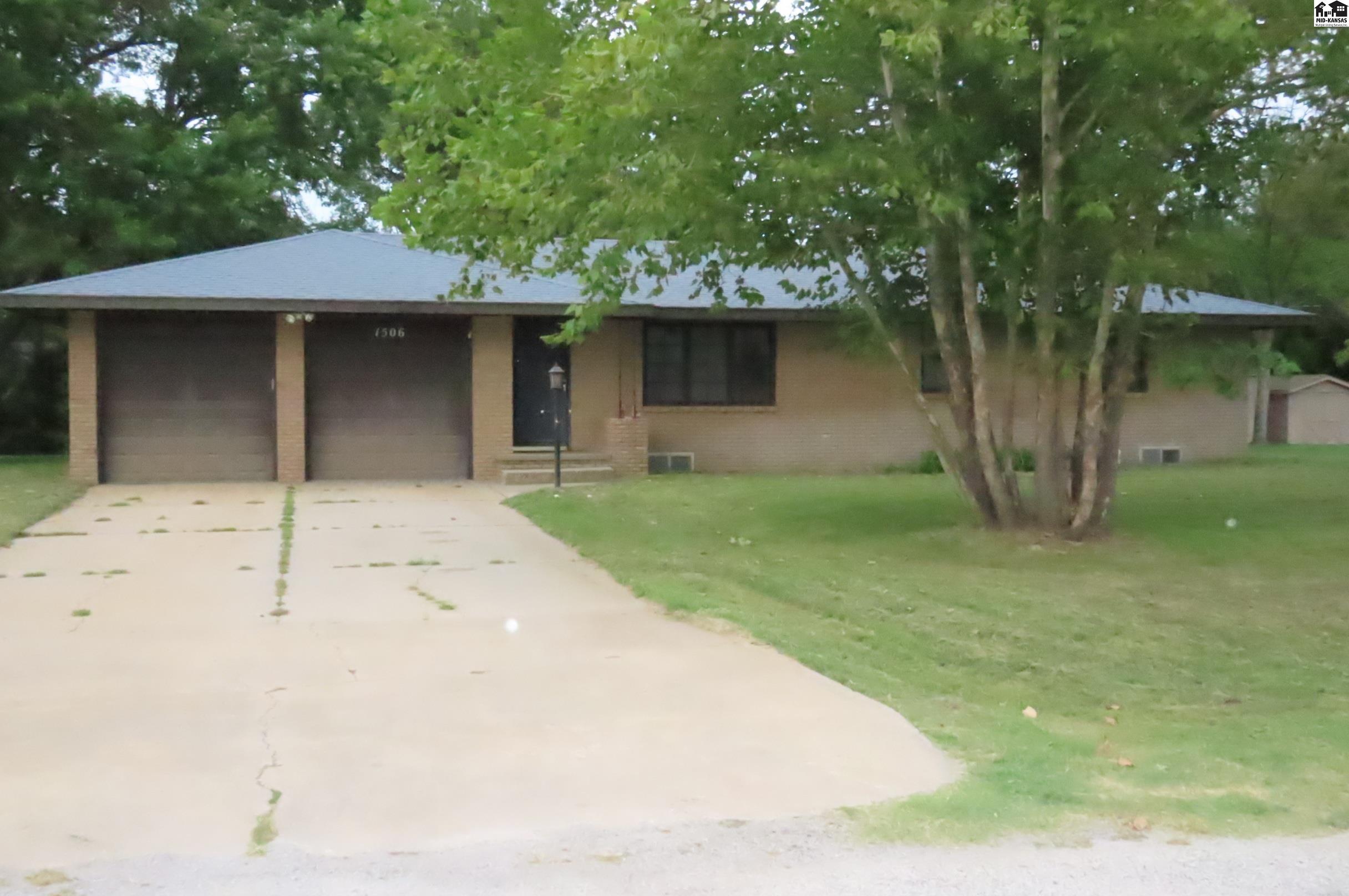1506 Linda Lane Hutchinson KS 67502