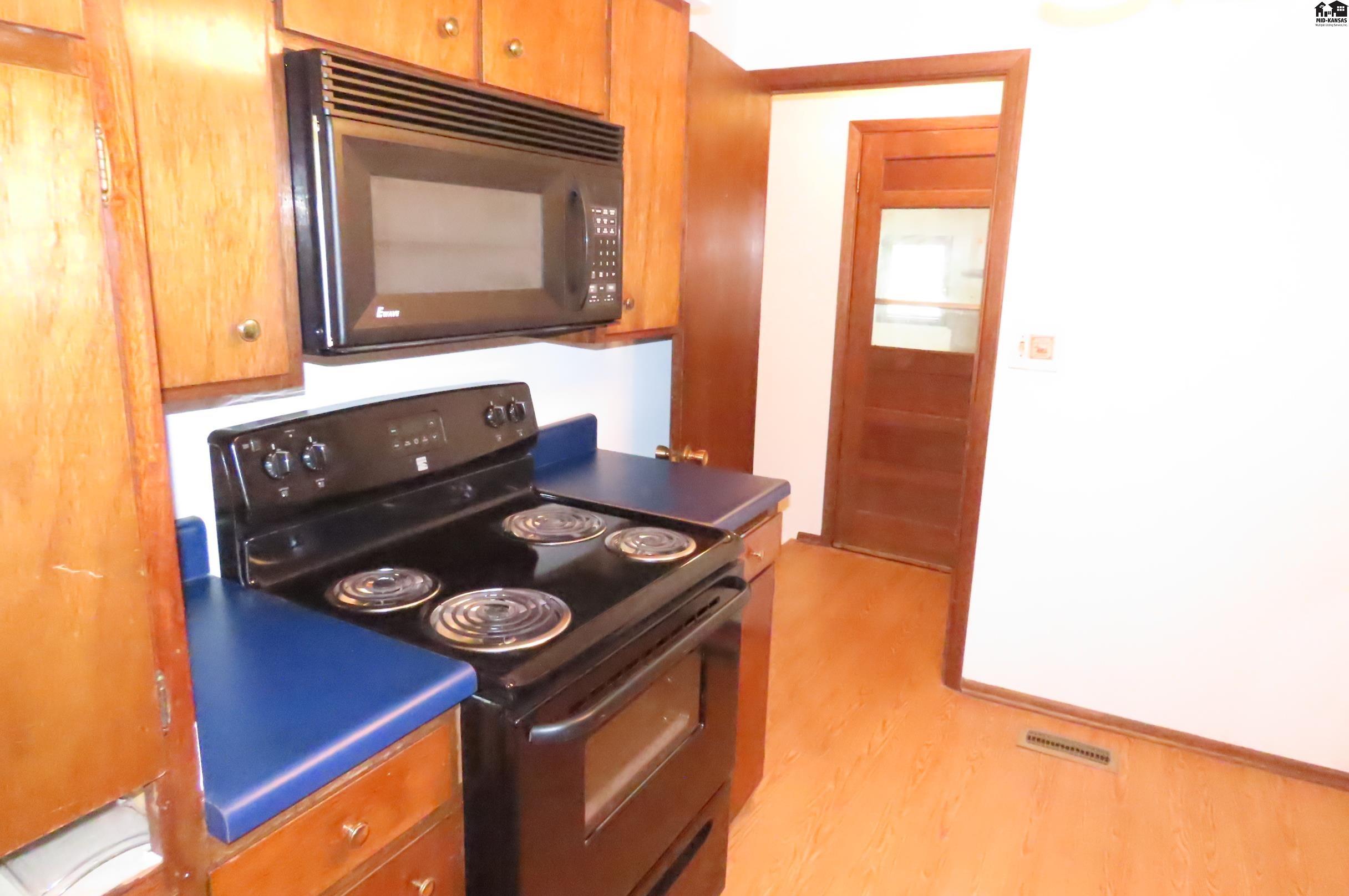 1506 Linda Lane Hutchinson KS 67502