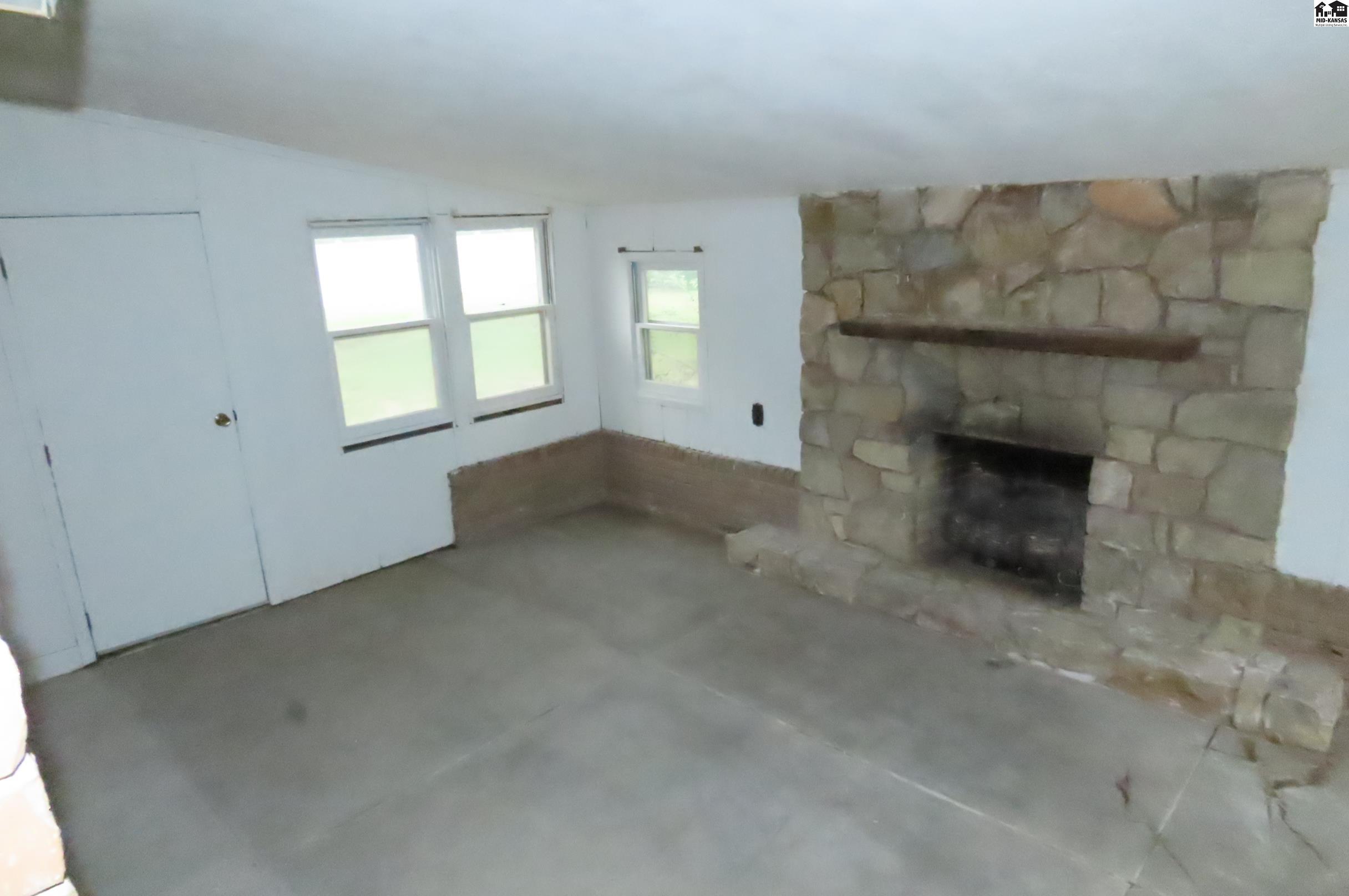 1506 Linda Lane Hutchinson KS 67502