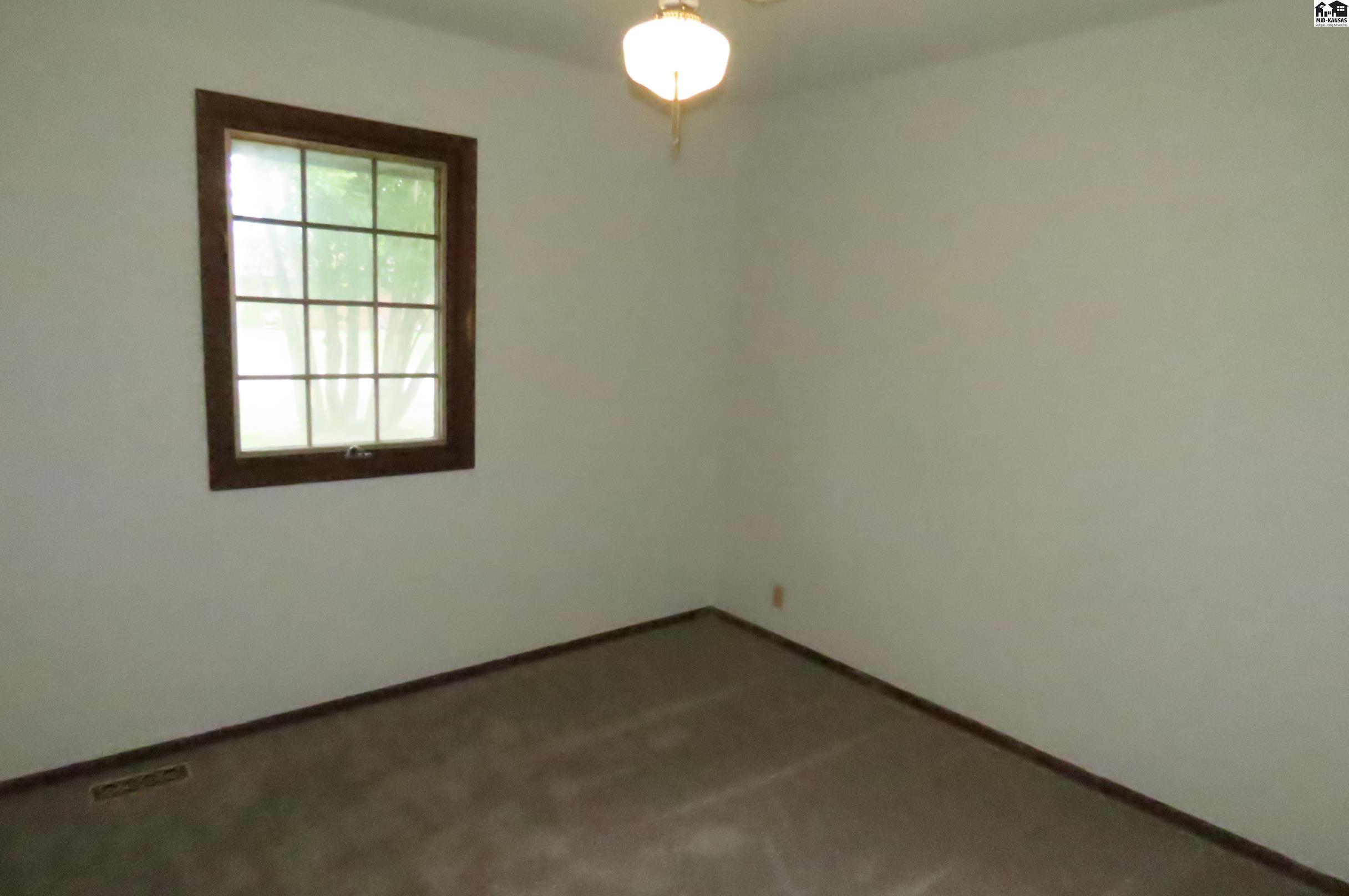 1506 Linda Lane Hutchinson KS 67502