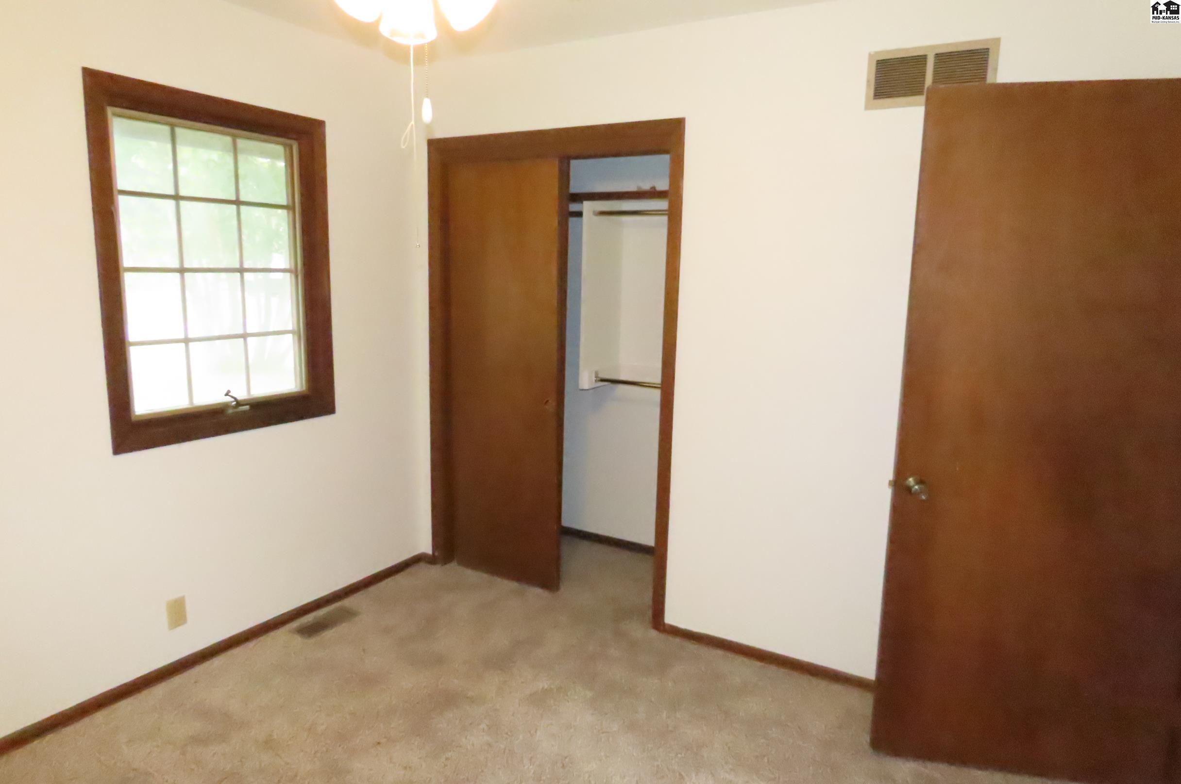 1506 Linda Lane Hutchinson KS 67502