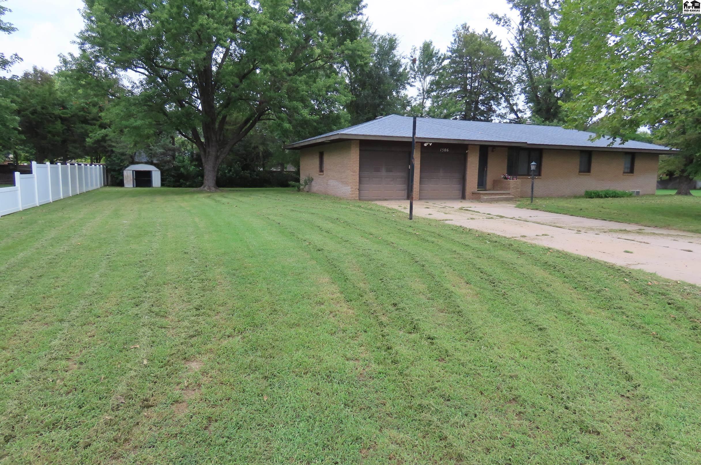 1506 Linda Lane Hutchinson KS 67502