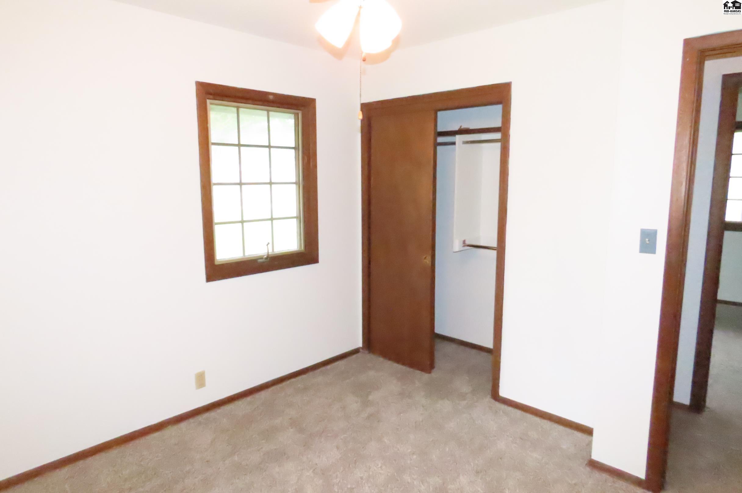 1506 Linda Lane Hutchinson KS 67502