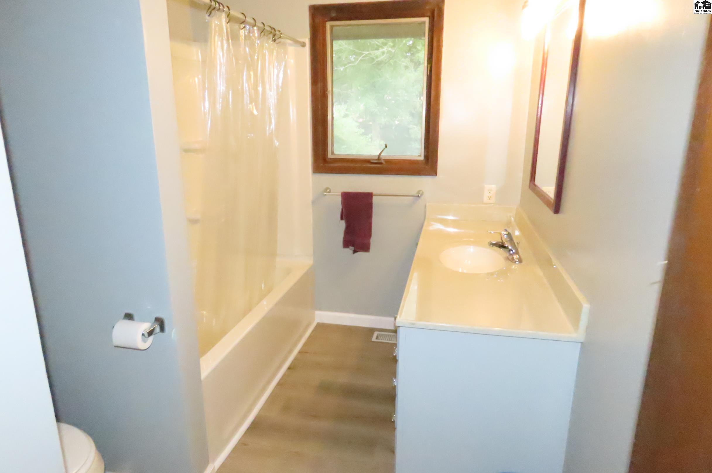 1506 Linda Lane Hutchinson KS 67502