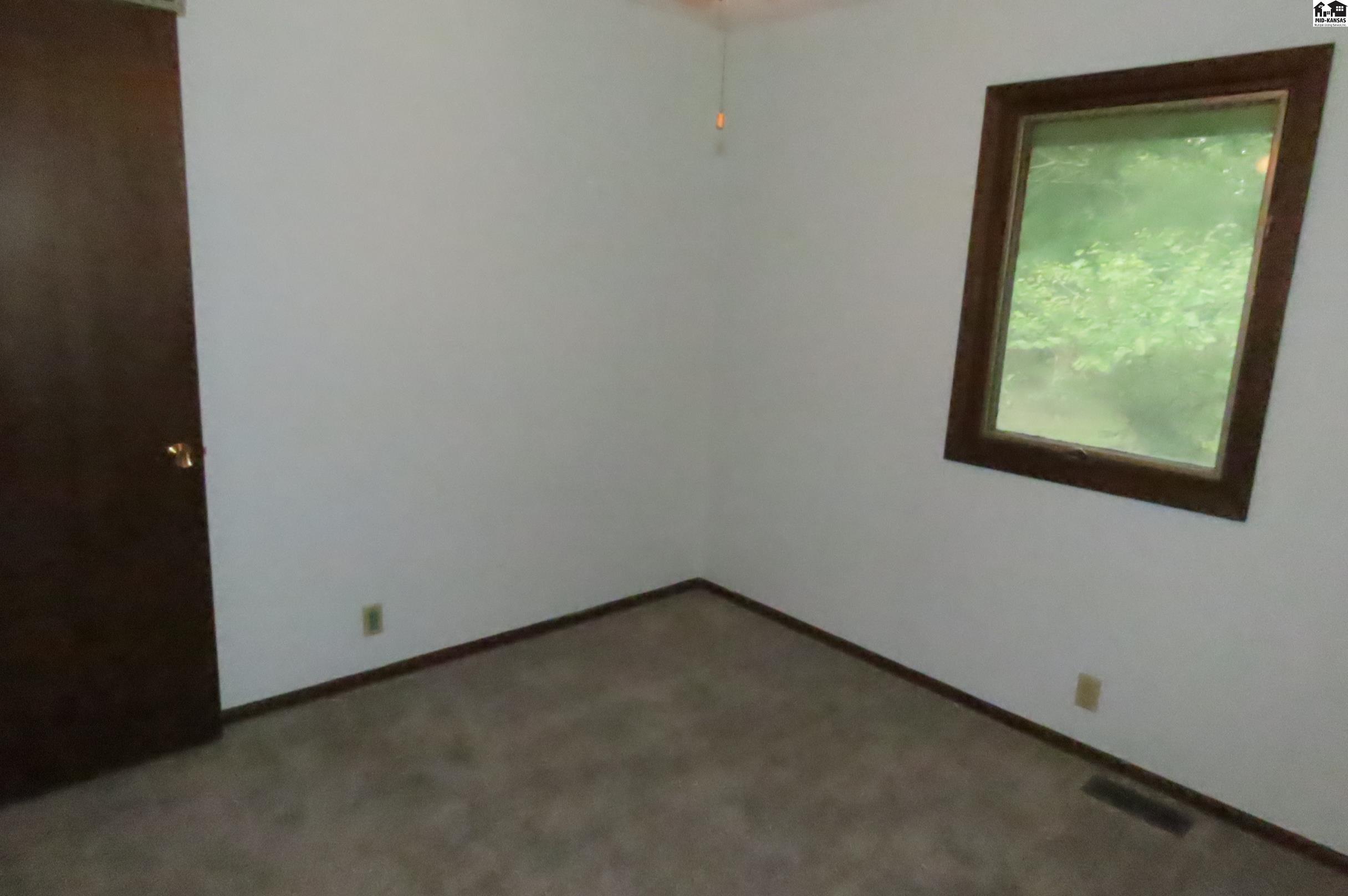 1506 Linda Lane Hutchinson KS 67502