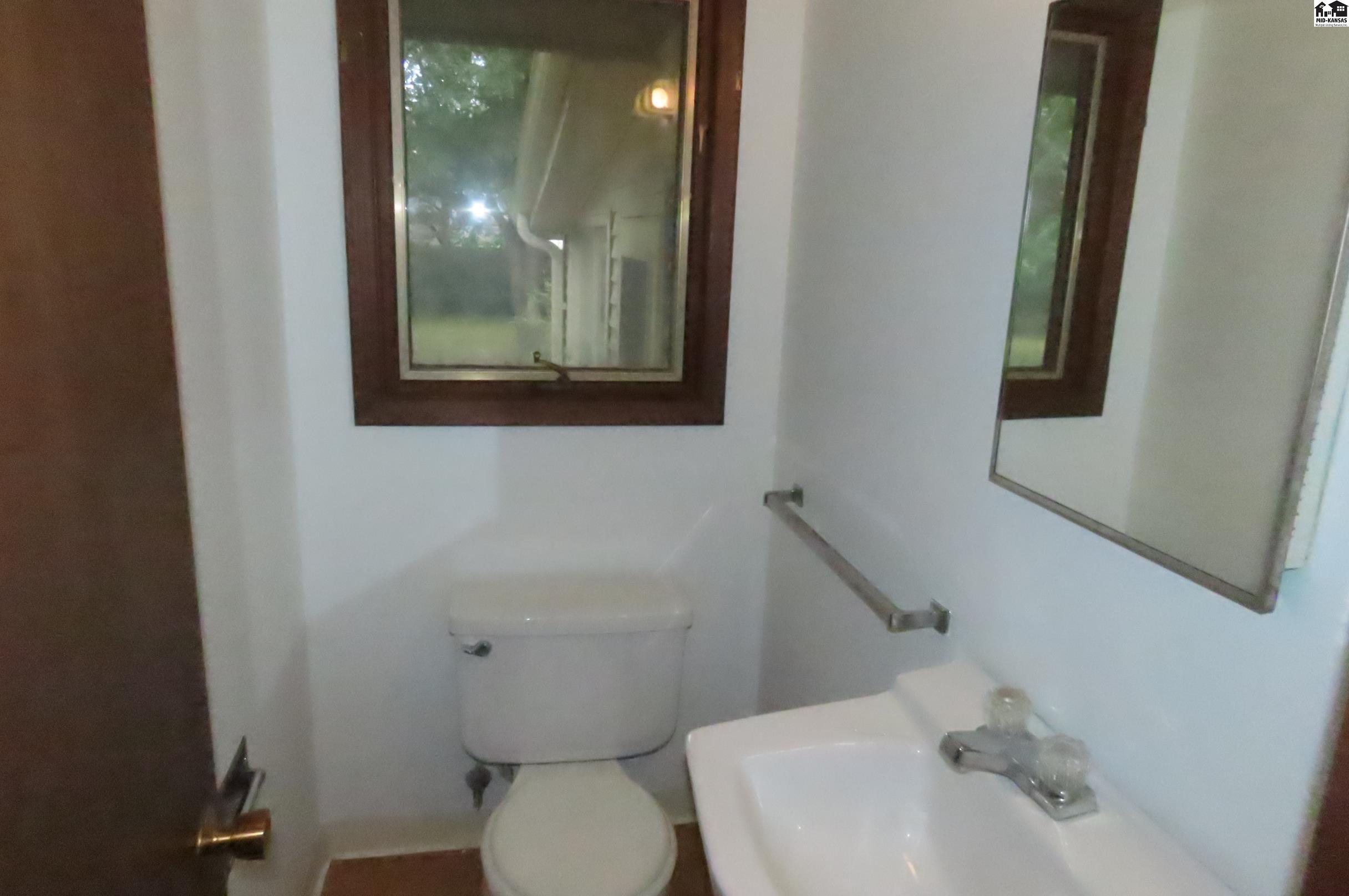 1506 Linda Lane Hutchinson KS 67502