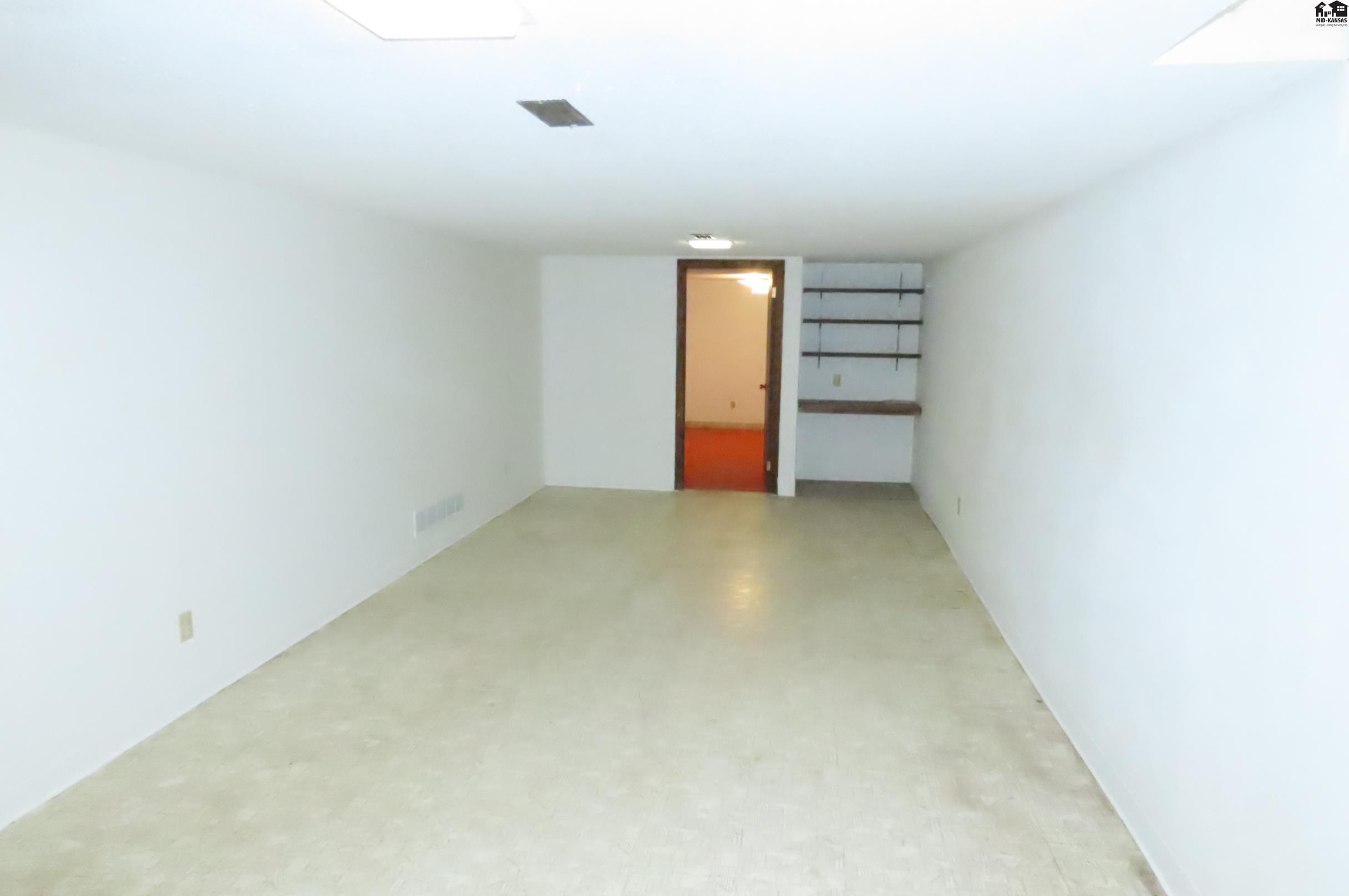 1506 Linda Lane Hutchinson KS 67502