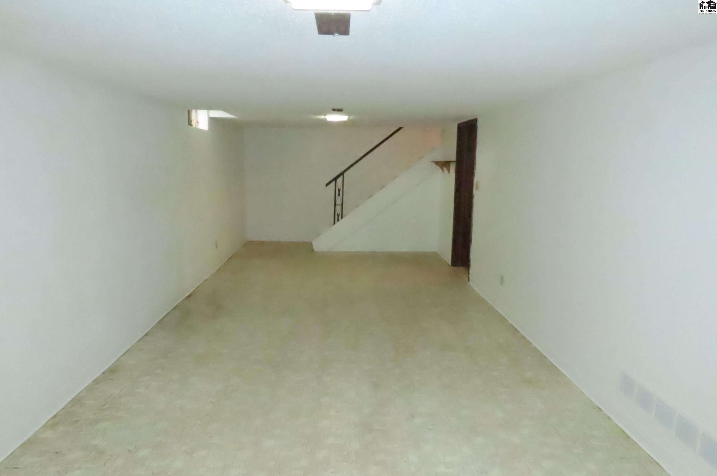 1506 Linda Lane Hutchinson KS 67502