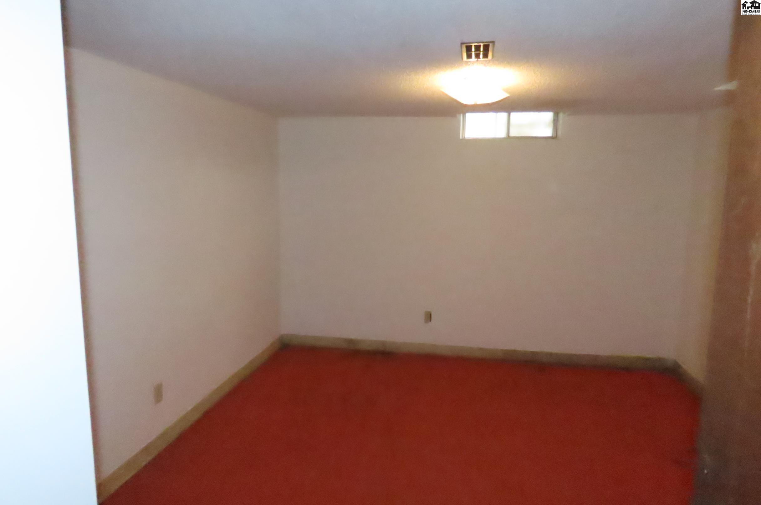 1506 Linda Lane Hutchinson KS 67502