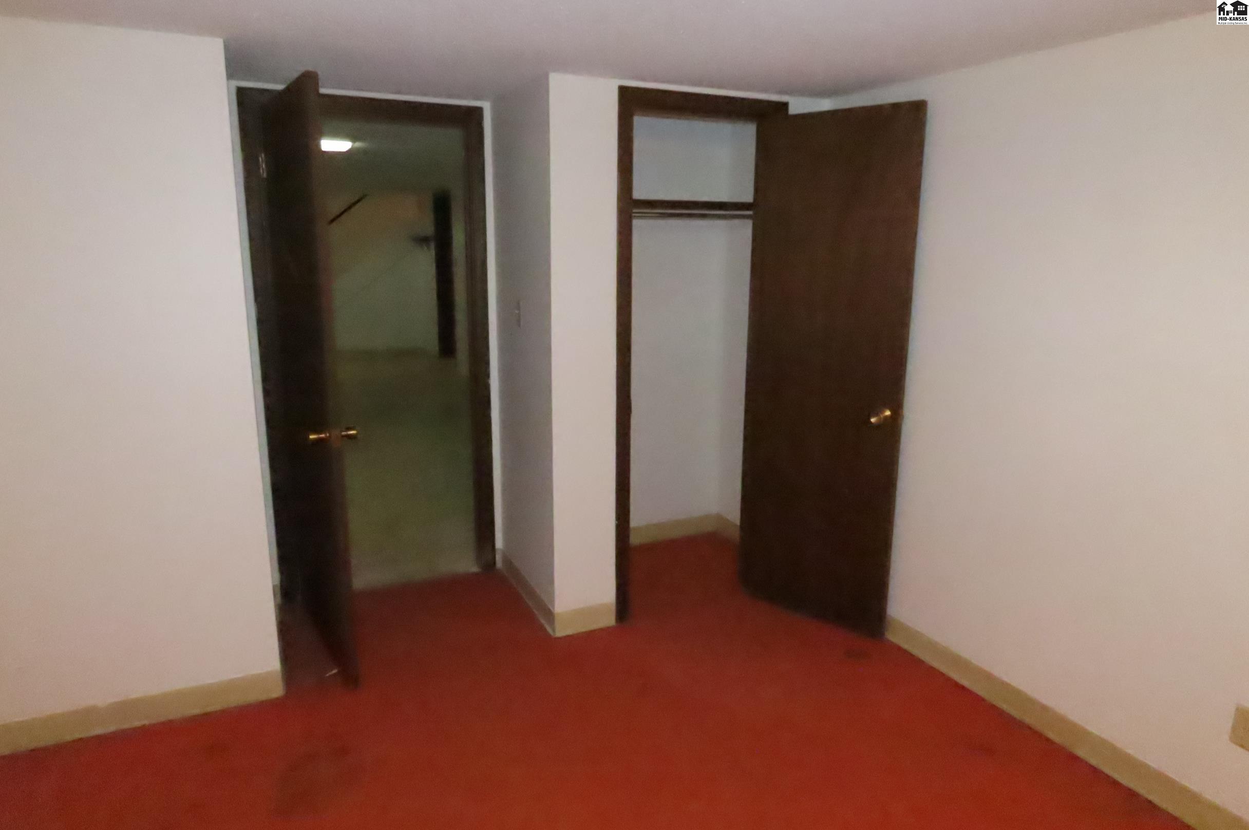 1506 Linda Lane Hutchinson KS 67502