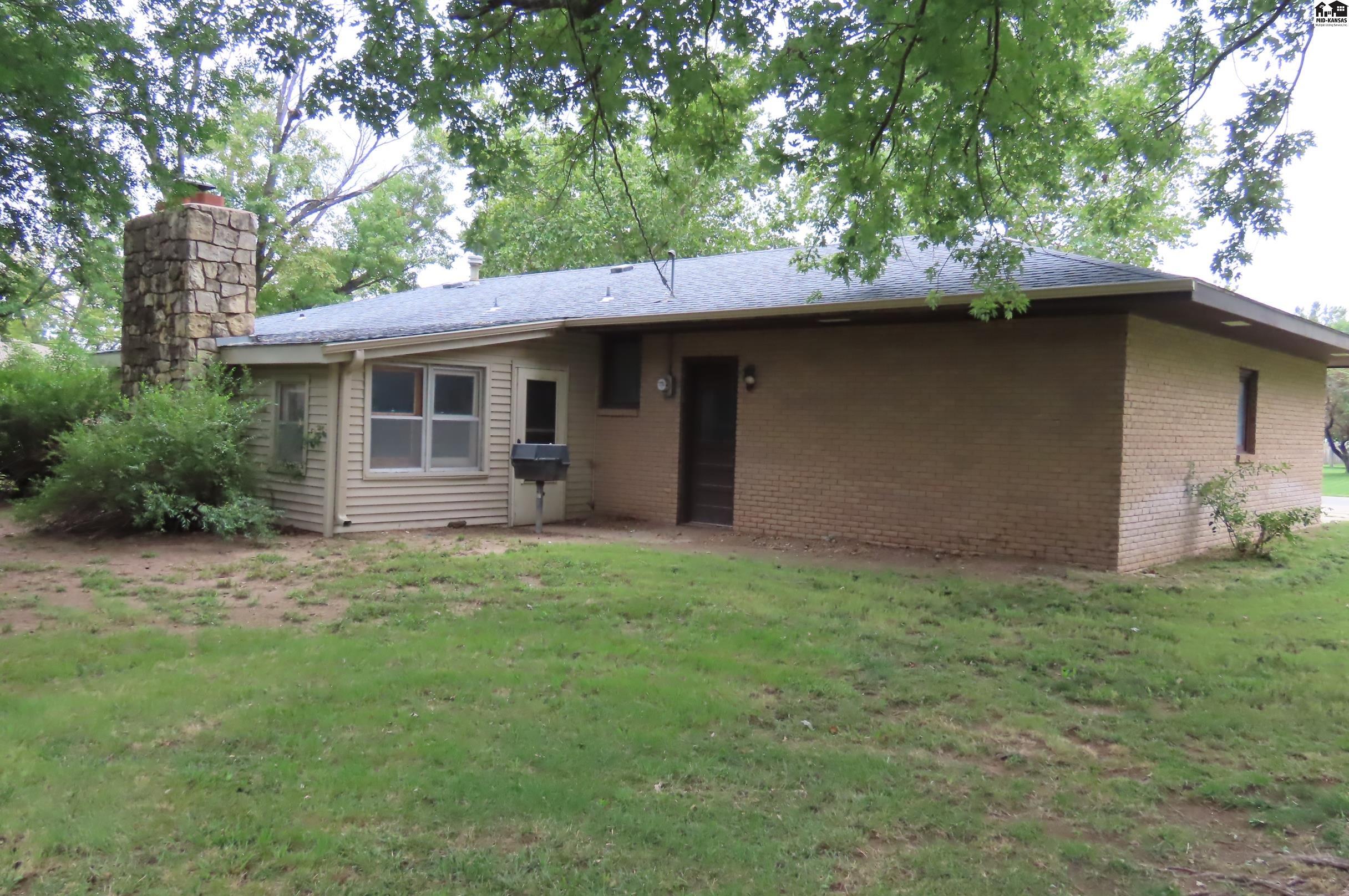 1506 Linda Lane Hutchinson KS 67502