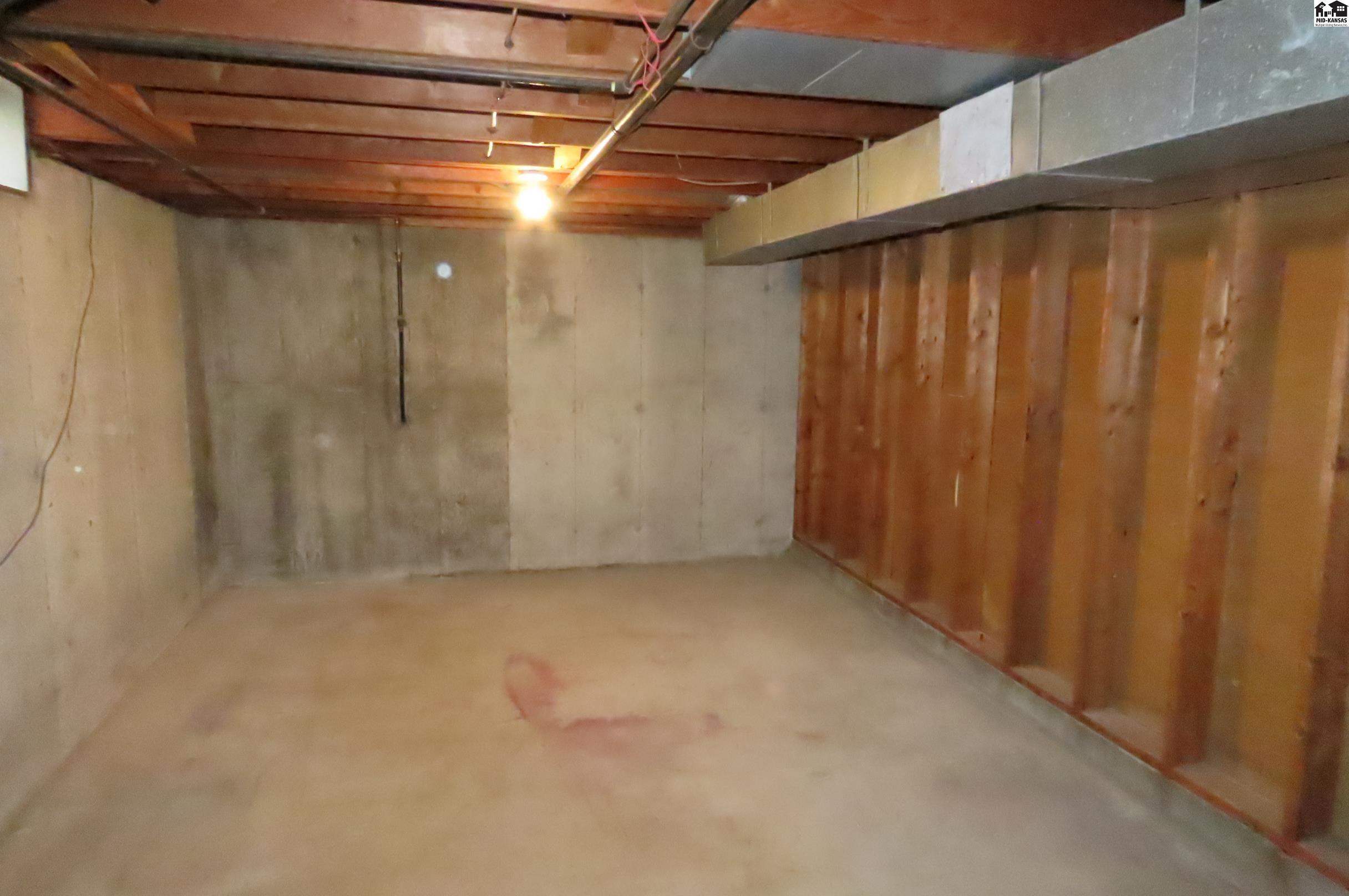 1506 Linda Lane Hutchinson KS 67502