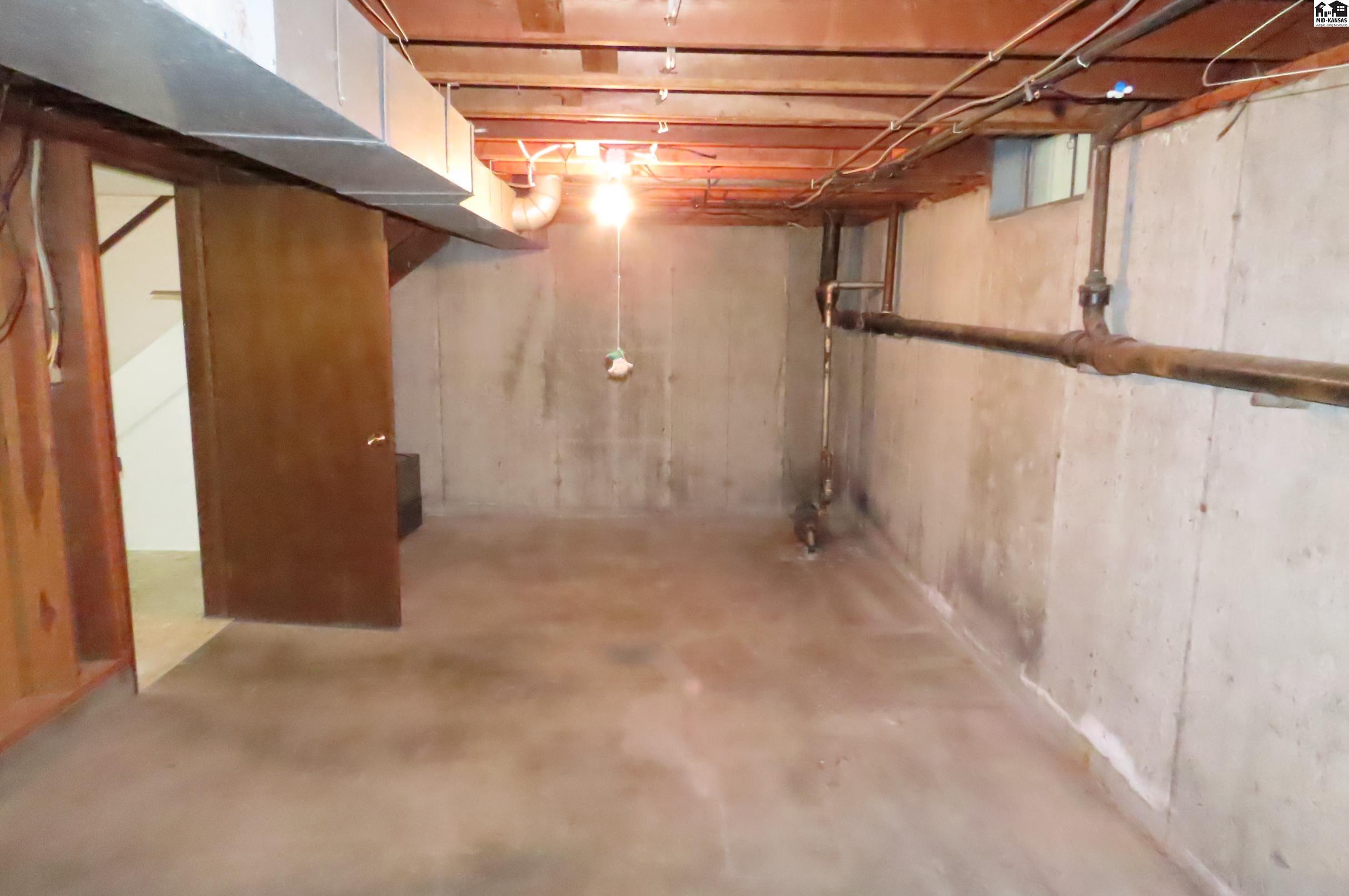 1506 Linda Lane Hutchinson KS 67502