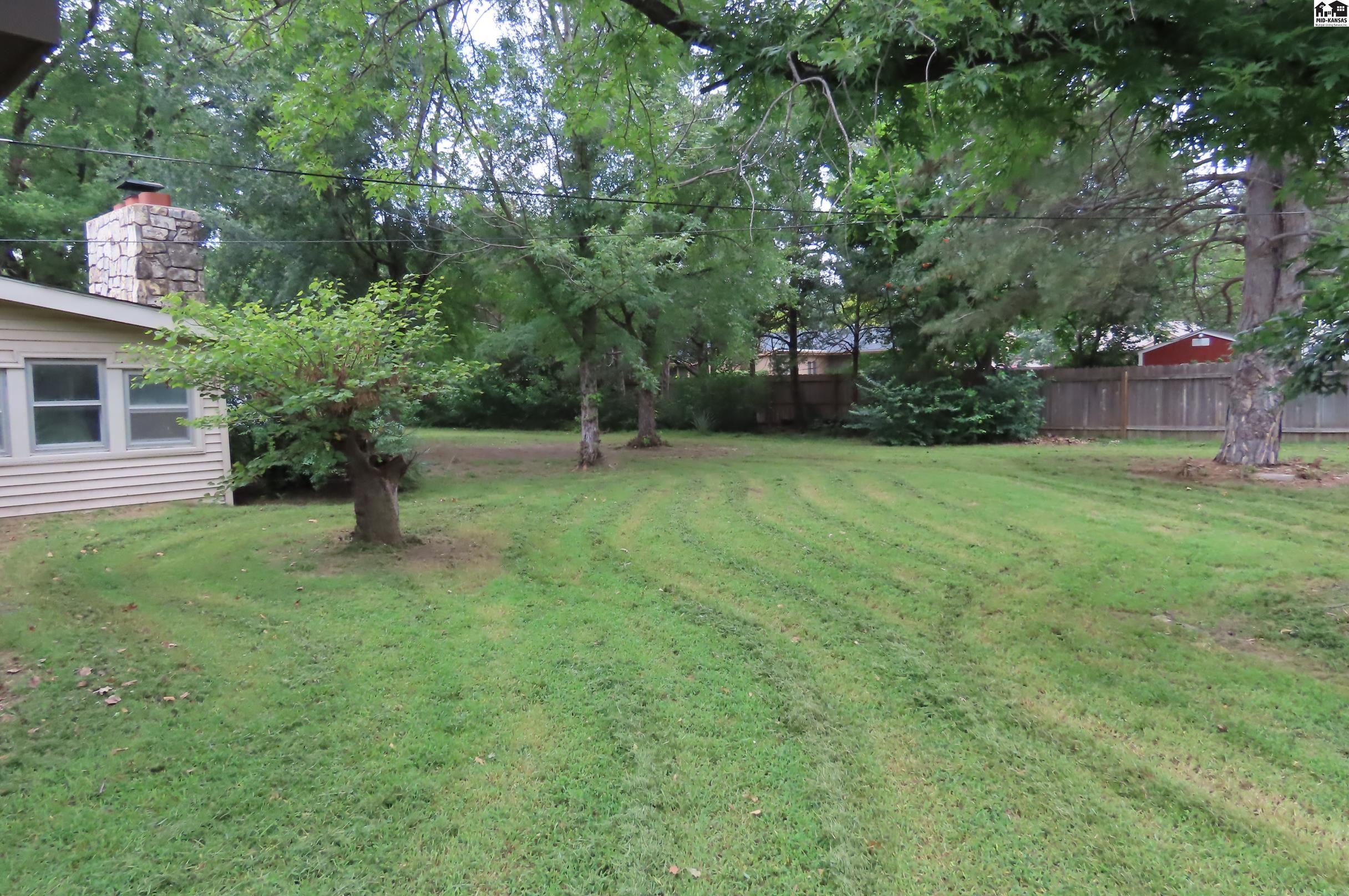 1506 Linda Lane Hutchinson KS 67502