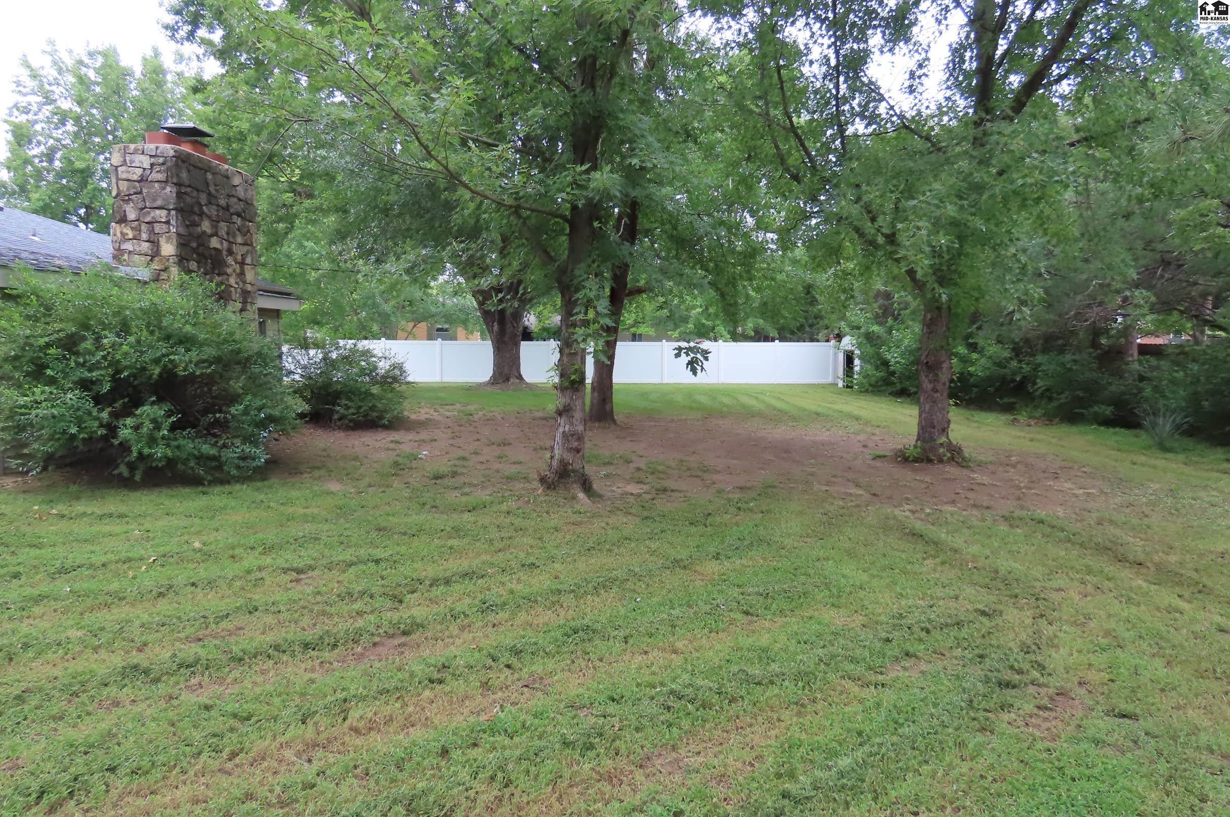 1506 Linda Lane Hutchinson KS 67502