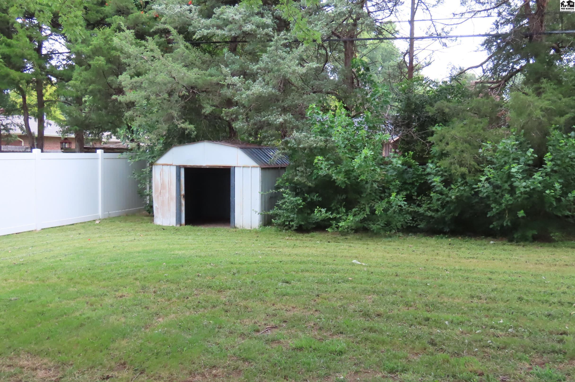 1506 Linda Lane Hutchinson KS 67502