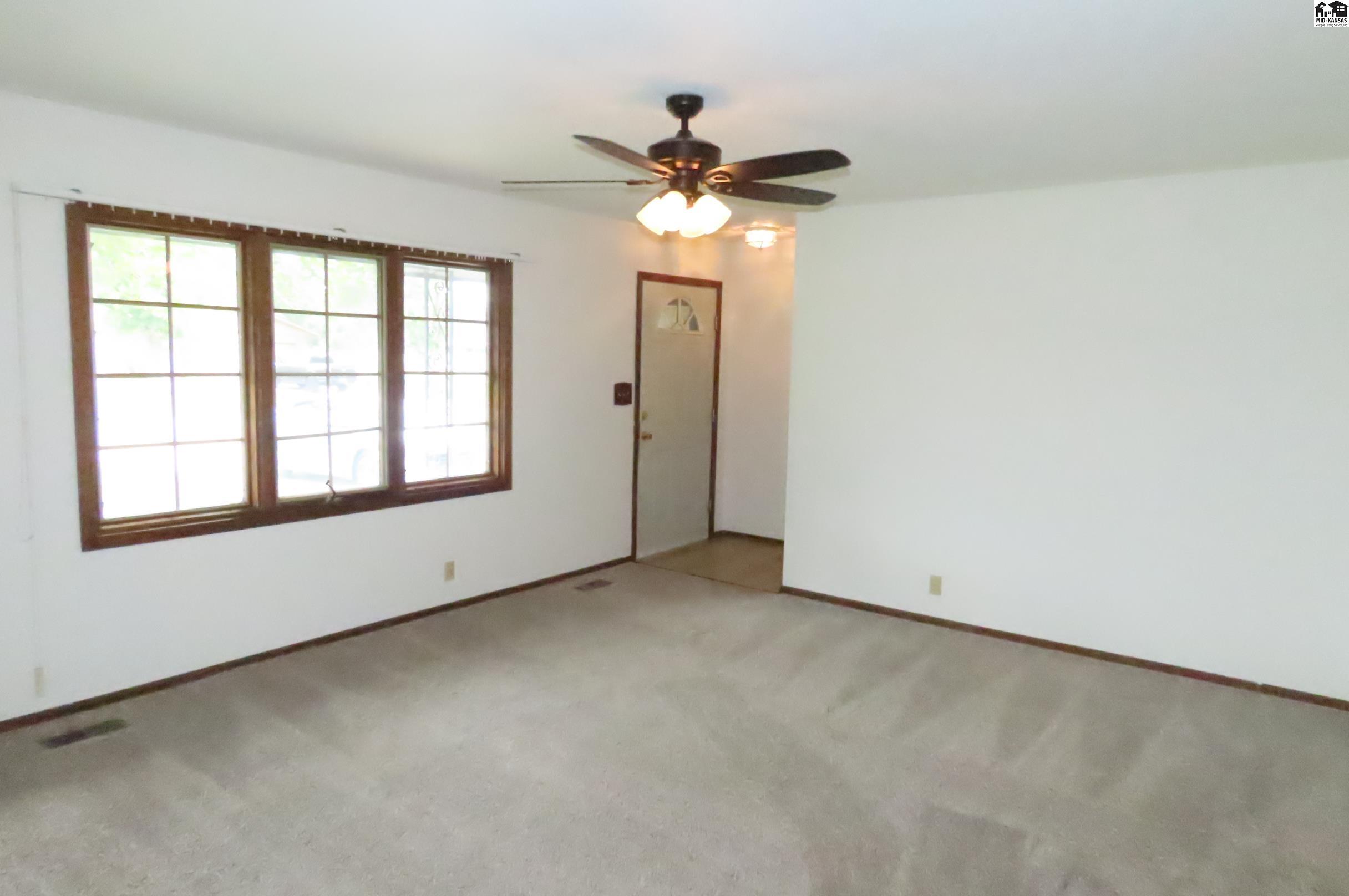 1506 Linda Lane Hutchinson KS 67502