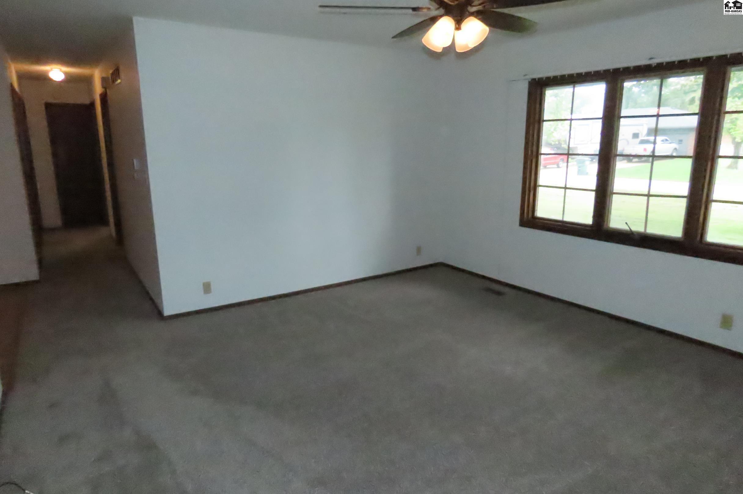 1506 Linda Lane Hutchinson KS 67502