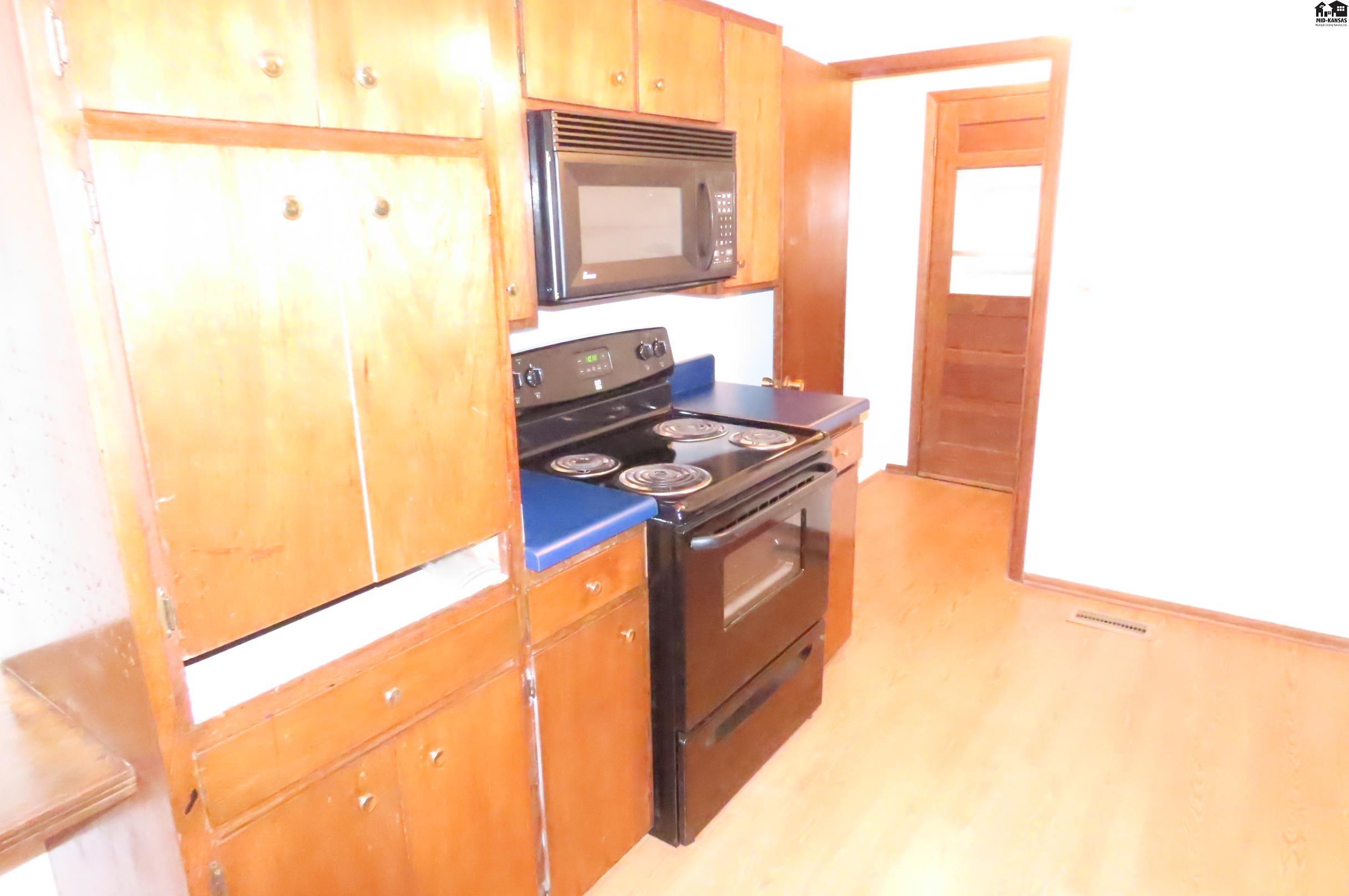 1506 Linda Lane Hutchinson KS 67502