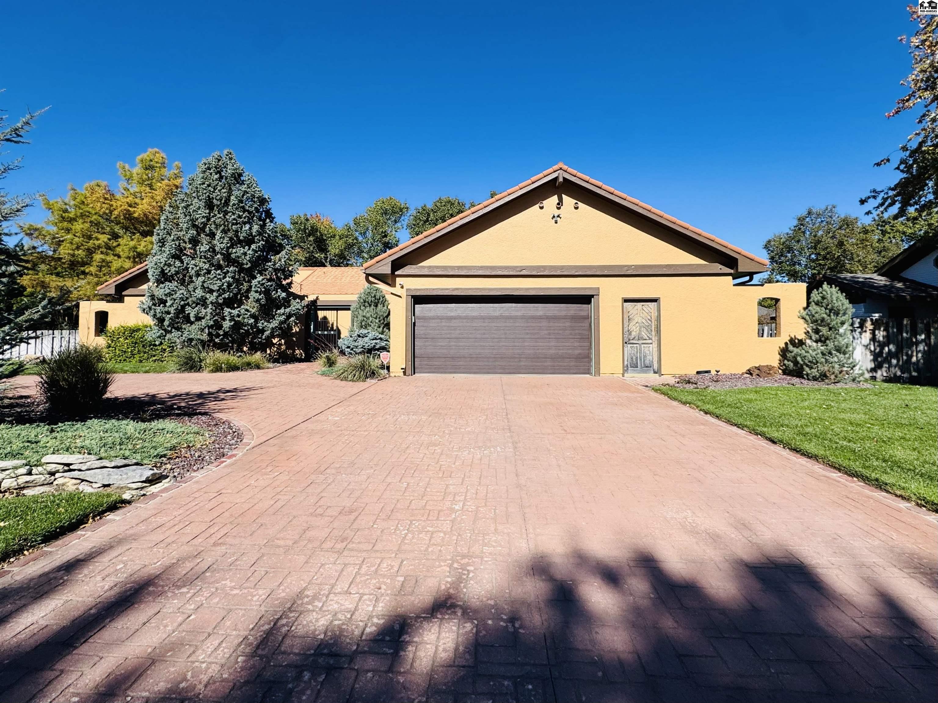 202 Cochise Trail Hutchinson KS 67502