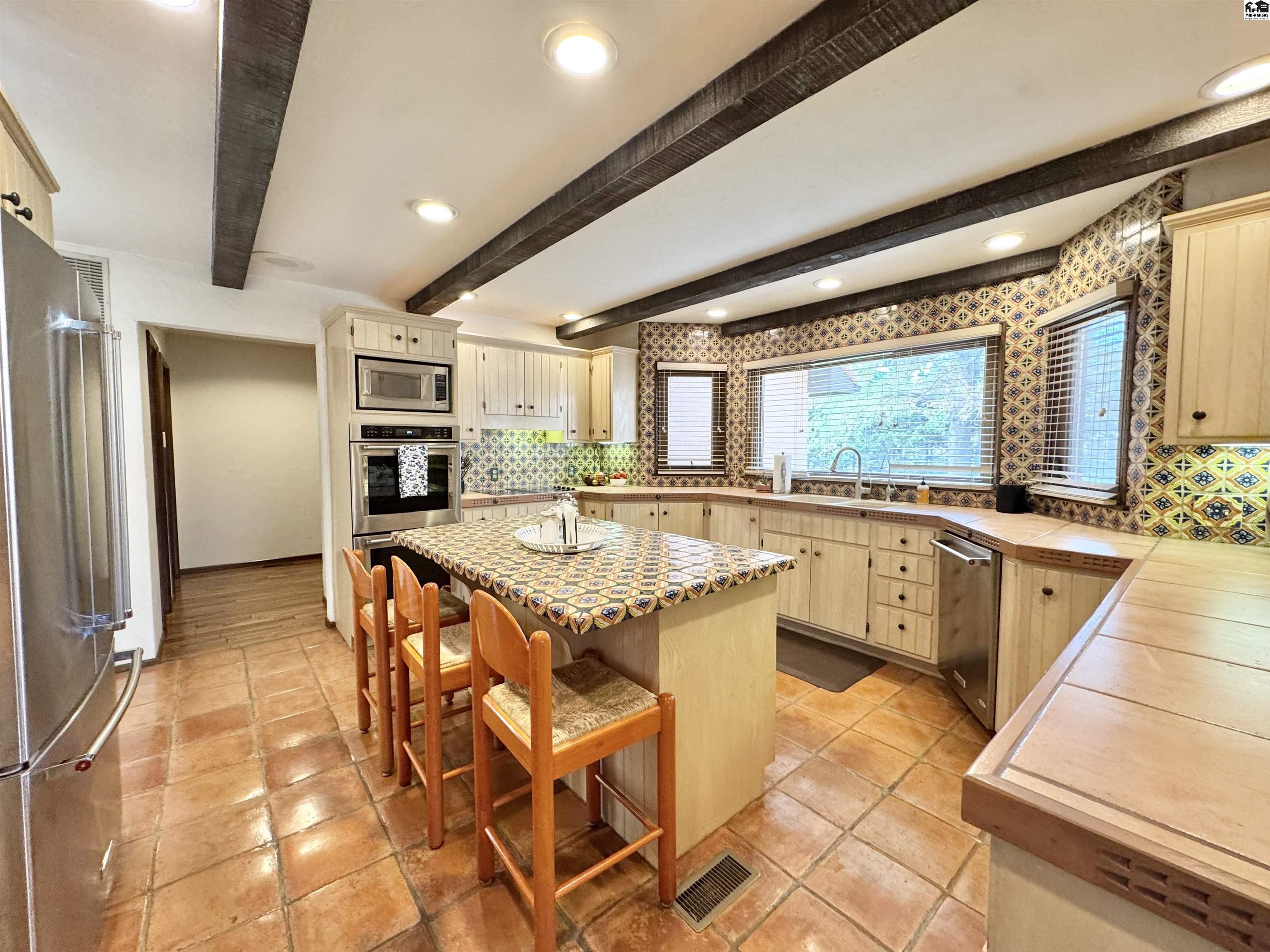 202 Cochise Trail Hutchinson KS 67502