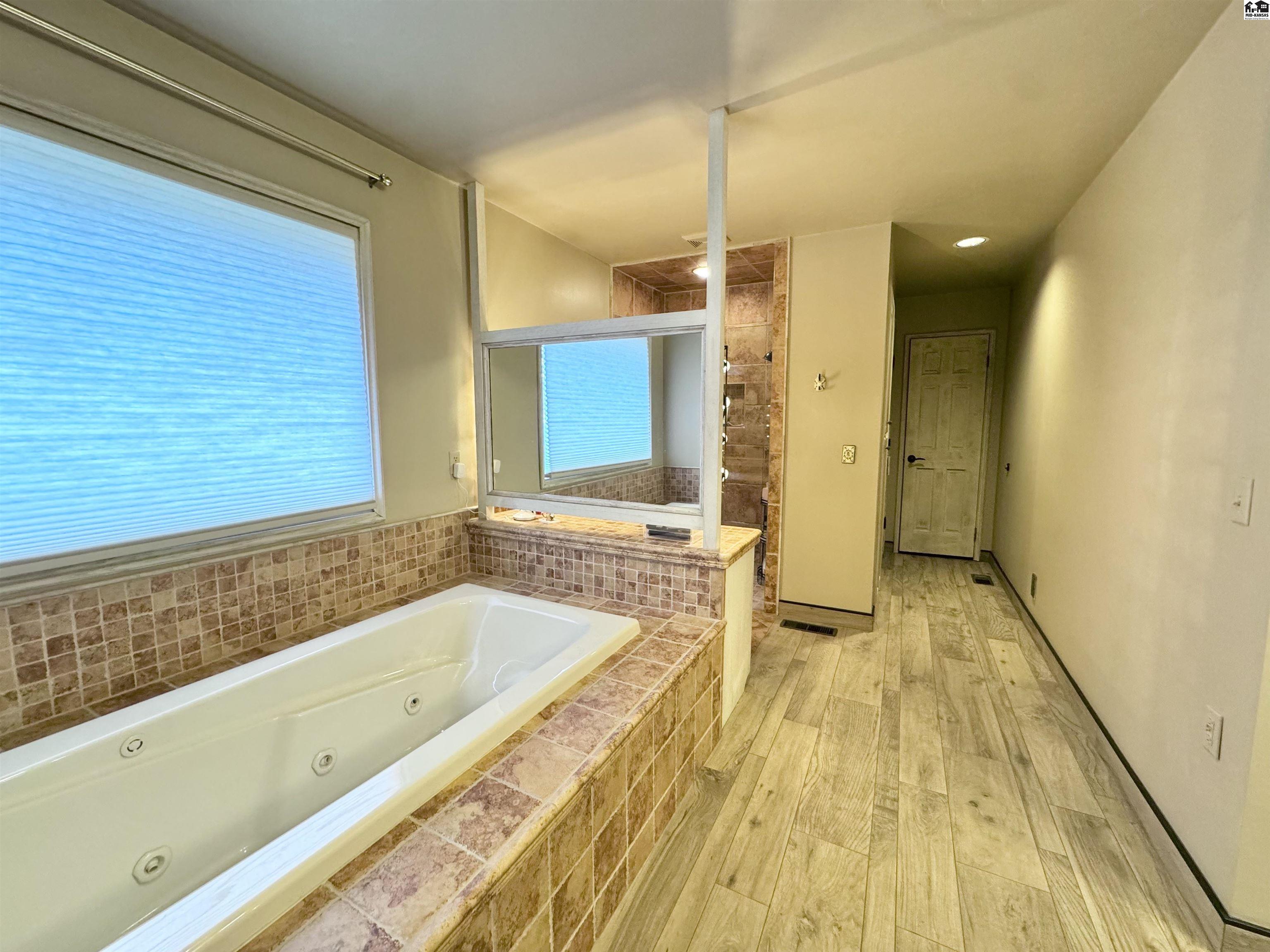 202 Cochise Trail Hutchinson KS 67502