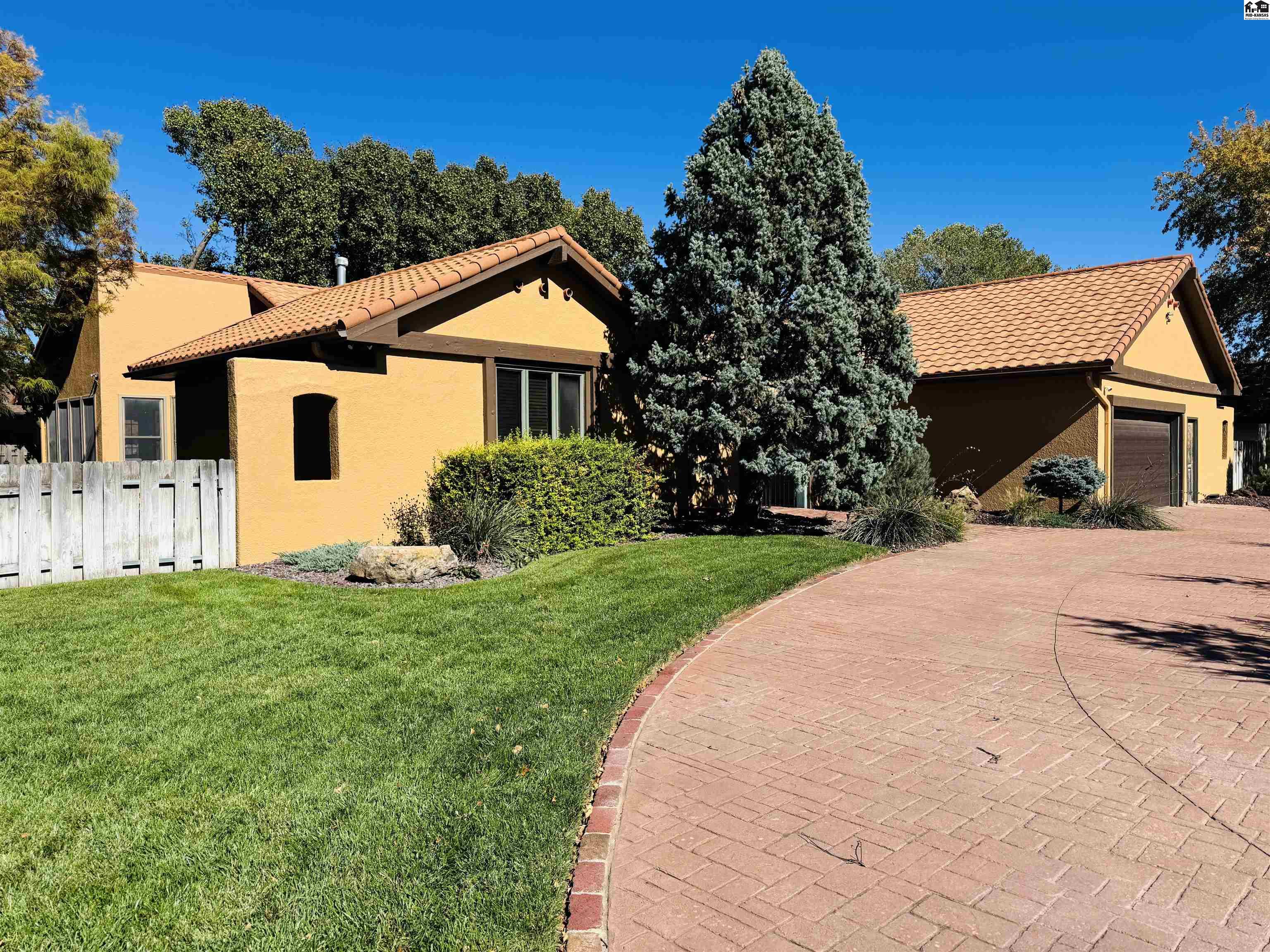 202 Cochise Trail Hutchinson KS 67502