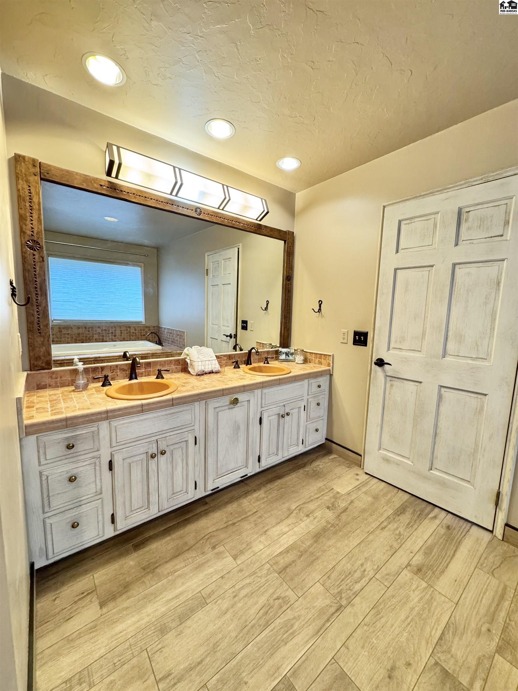 202 Cochise Trail Hutchinson KS 67502