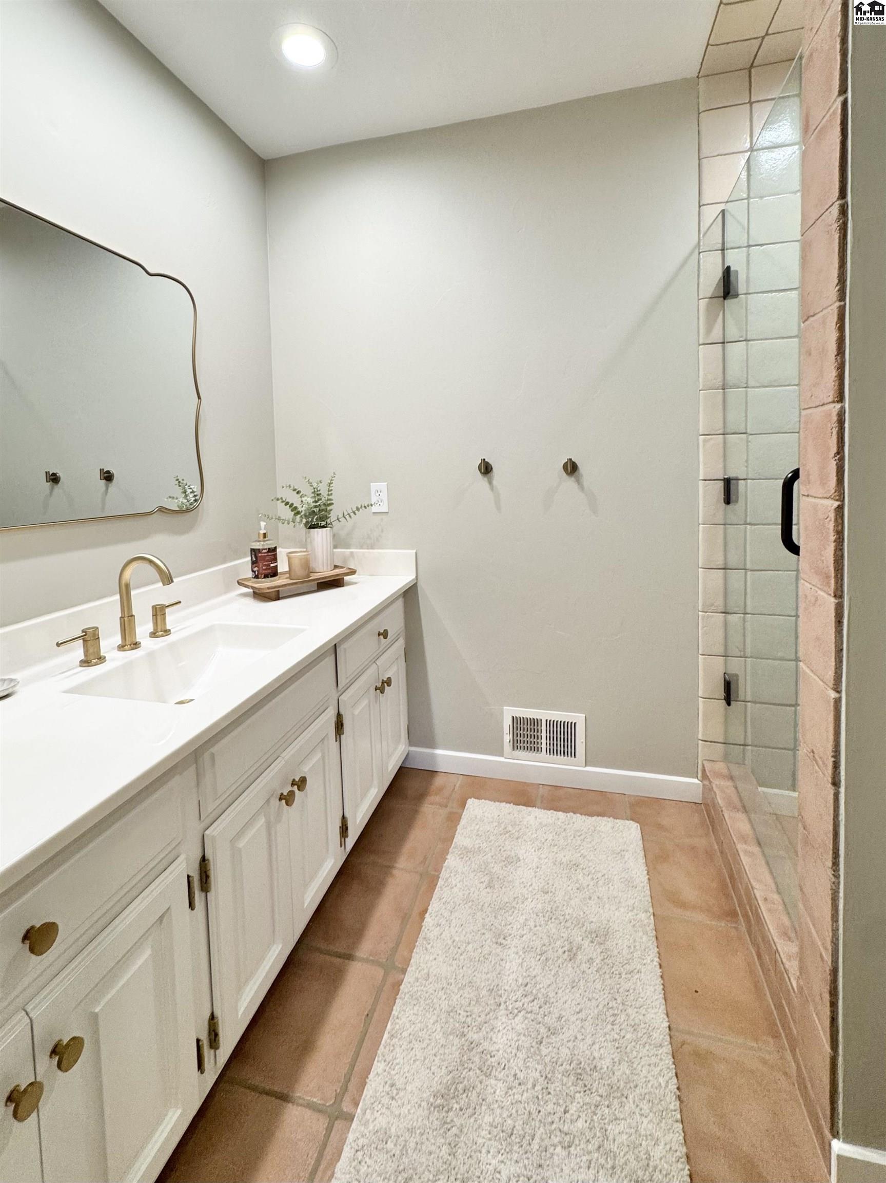 202 Cochise Trail Hutchinson KS 67502